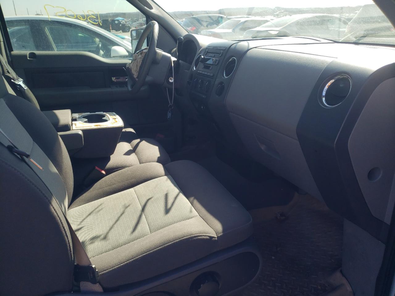 Photo 5 from auction – 2004 FORD F150 with VIN 1FTRX12W54NB76271