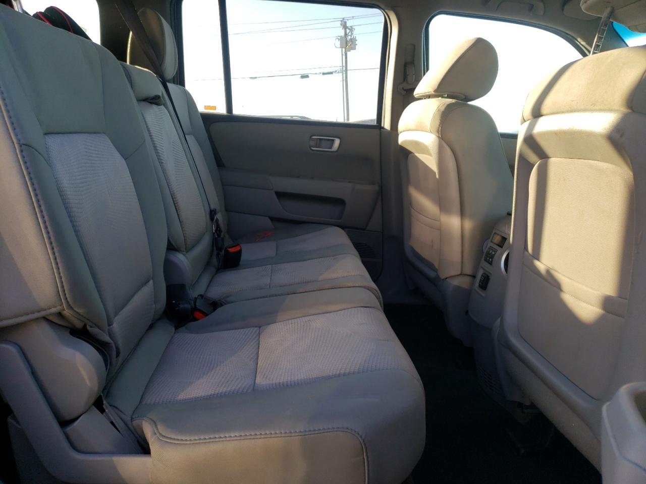 Photo 6 from auction – 2012 HONDA PILOT LX with VIN 5FNYF3H22CB003352