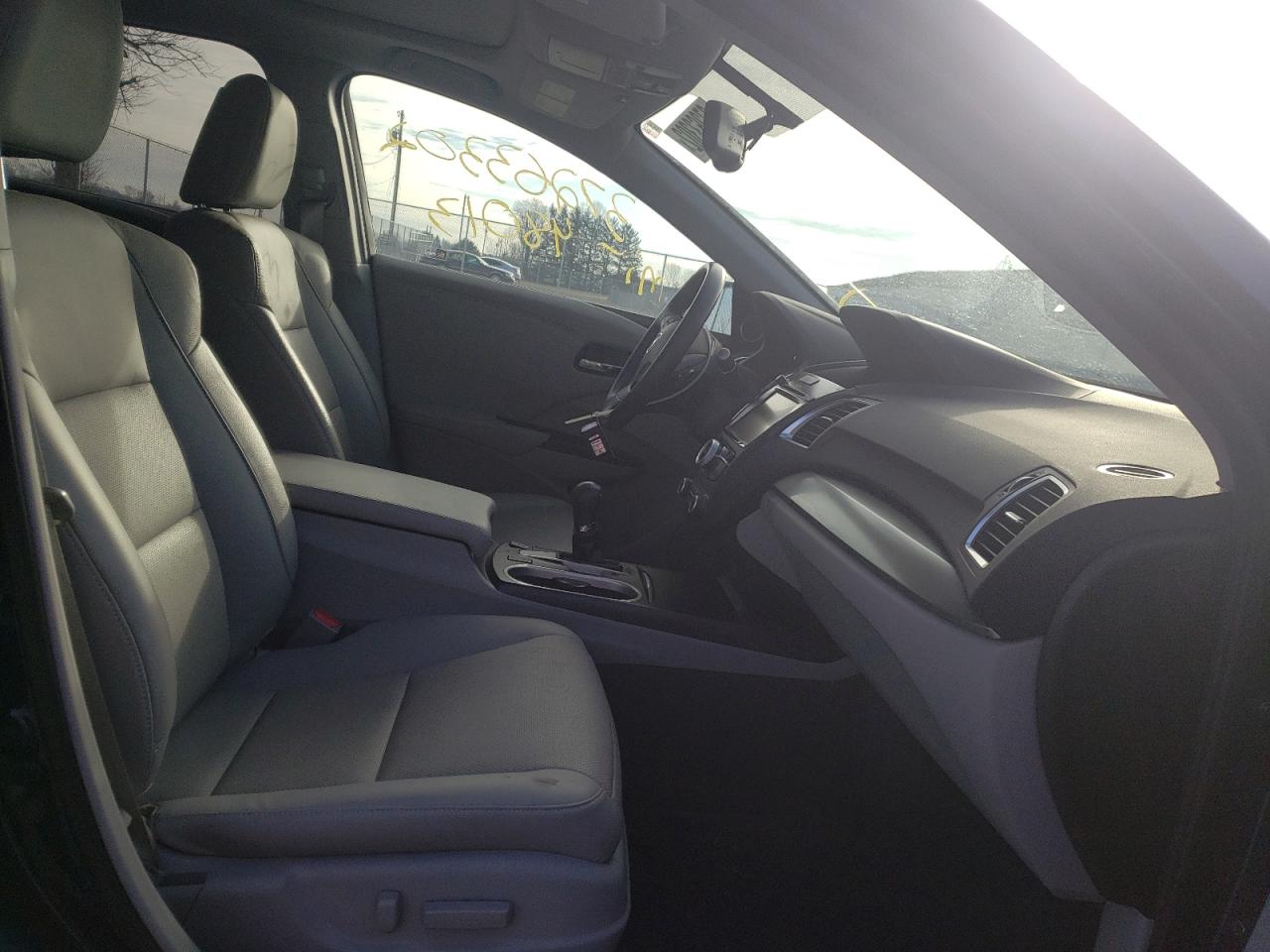 Photo 5 from auction – 2017 ACURA RDX TECHNO with VIN 5J8TB4H57HL004833