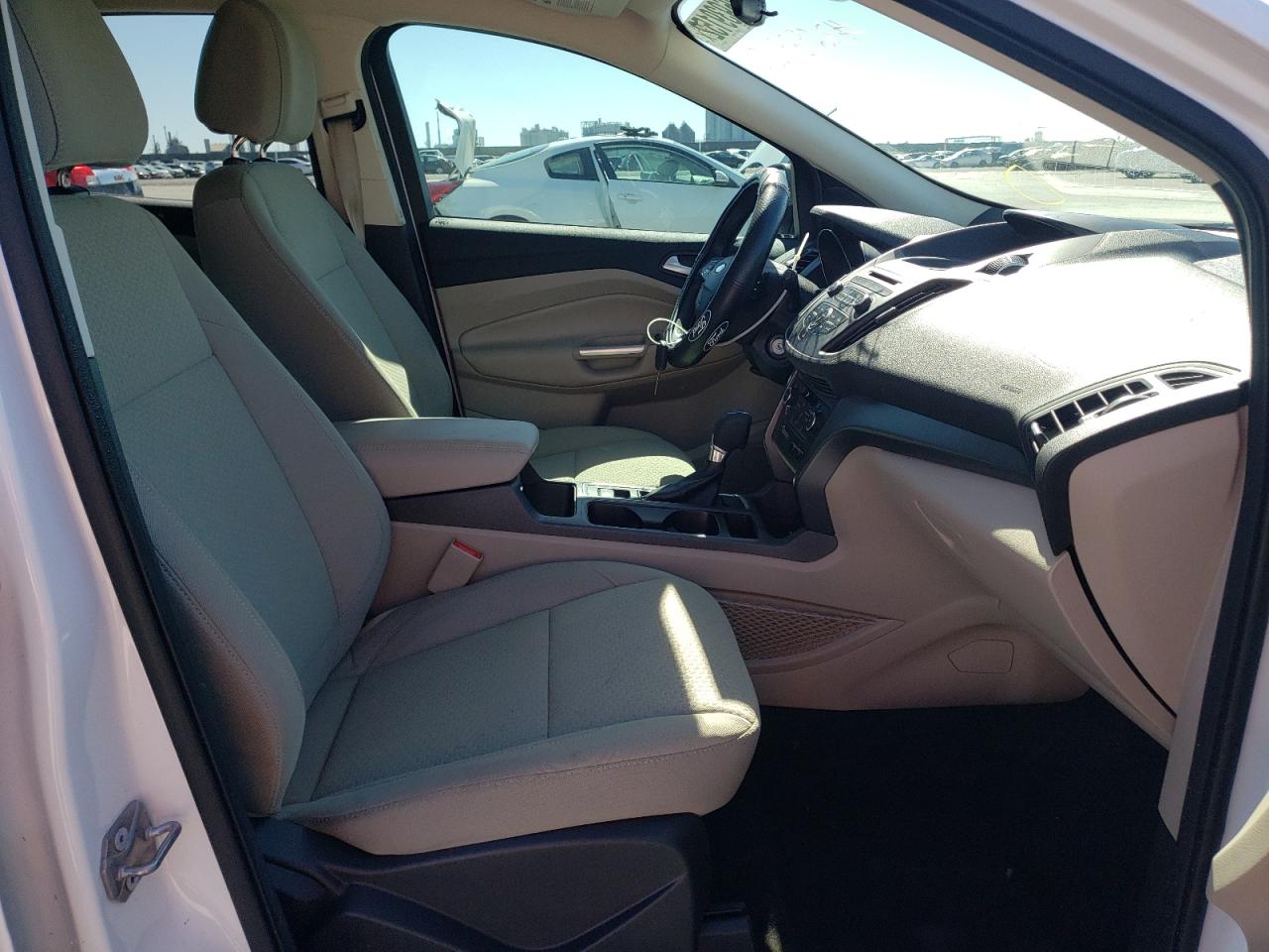 Photo 5 from auction – 2017 FORD ESCAPE SE with VIN 1FMCU0GDXHUC07182