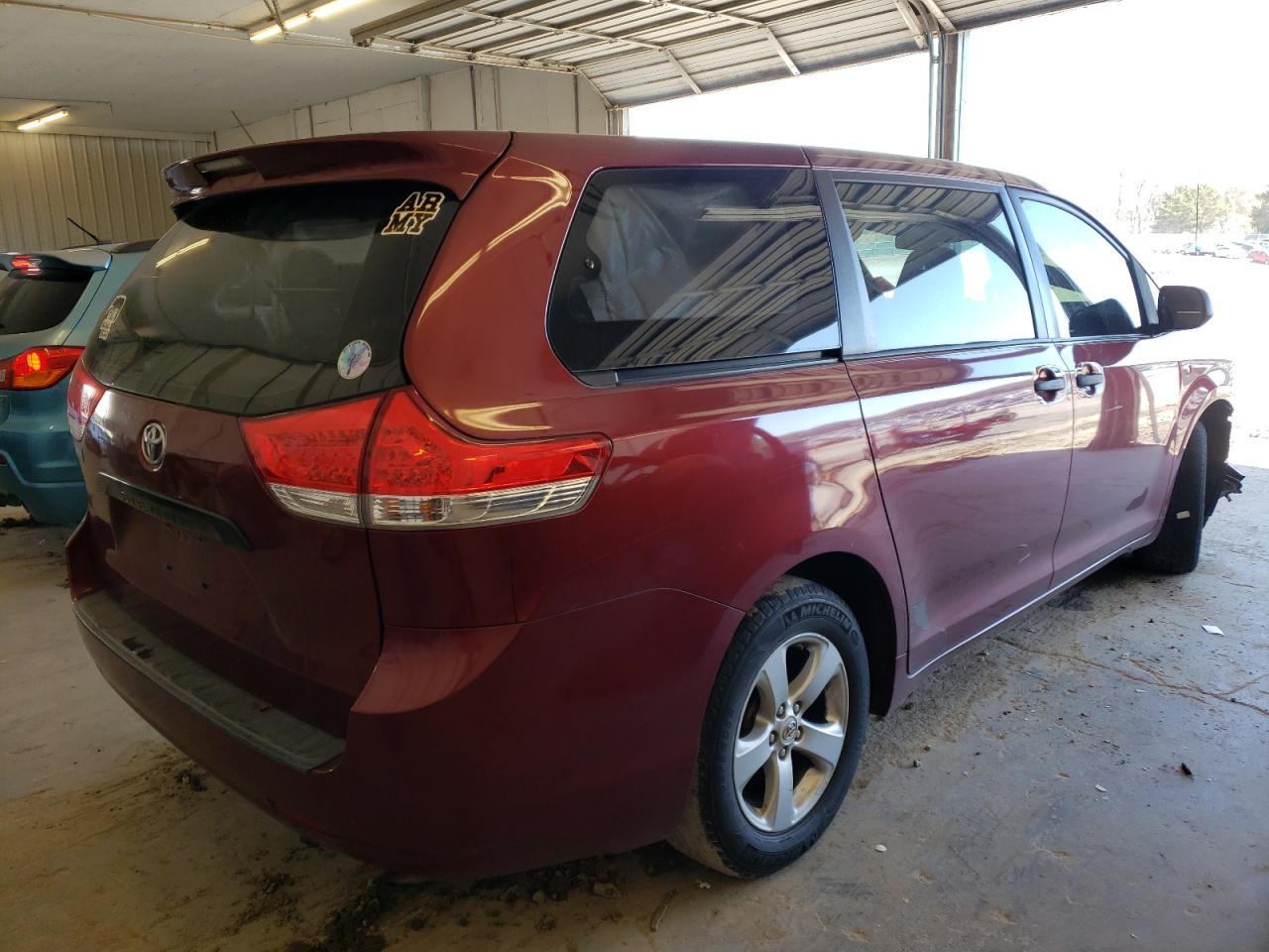 Photo 4 from auction – 2011 TOYOTA SIENNA BAS with VIN 5TDKA3DC7BS006938