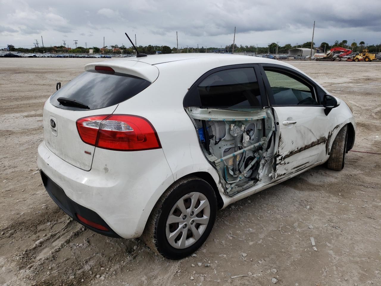 Photo 4 from auction – 2015 KIA RIO LX with VIN KNADM5A3XF6424042