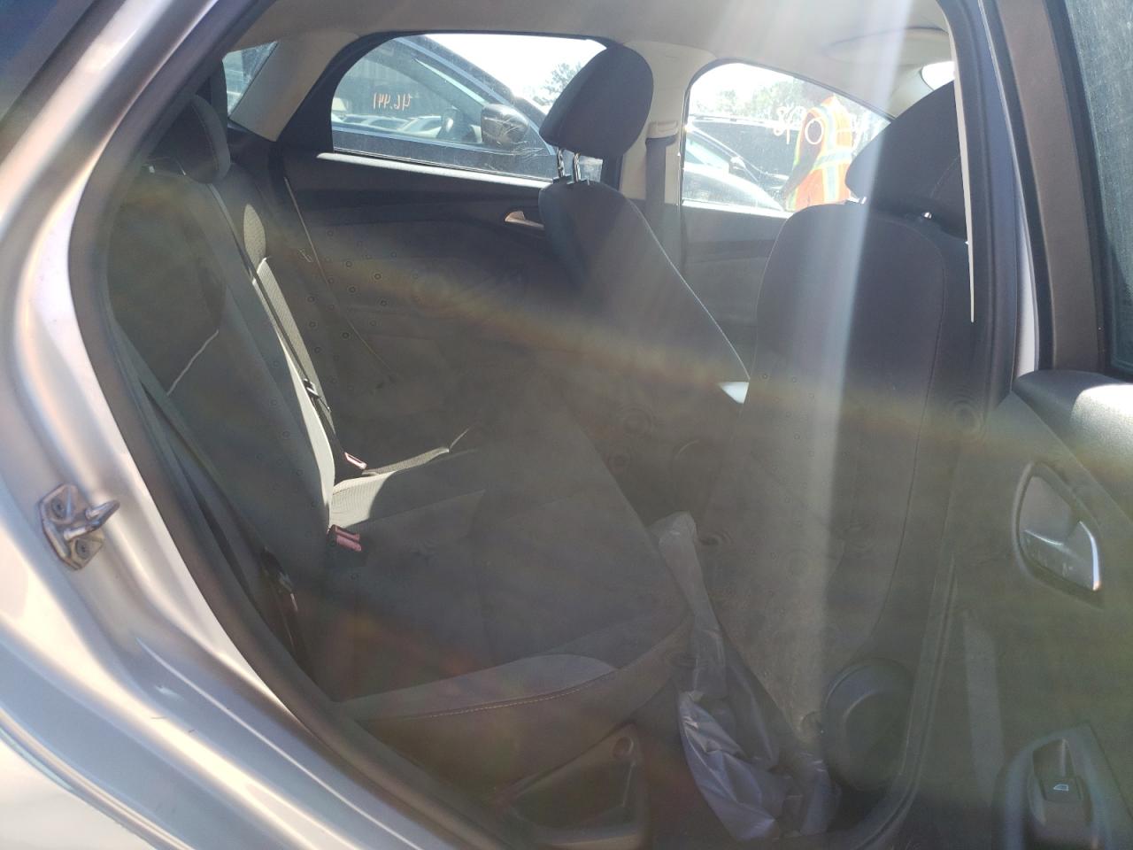 Photo 6 from auction – 2014 FORD FOCUS SE with VIN 1FADP3F23EL271797