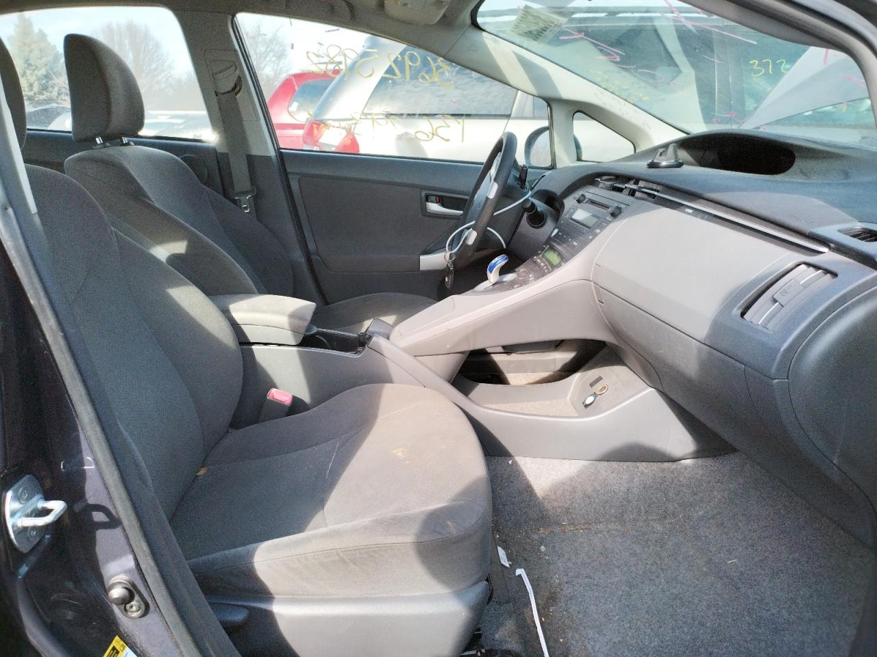 Photo 5 from auction – 2011 TOYOTA PRIUS with VIN JTDKN3DU1B0272052