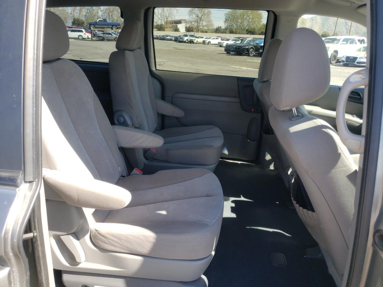 Photo 6 from auction – 2011 KIA SEDONA LX with VIN KNDMG4C71B6381774