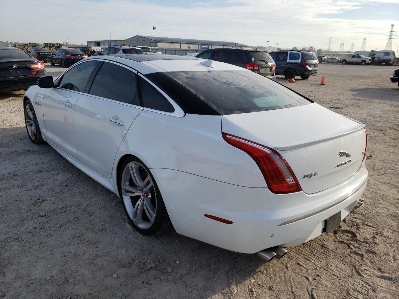 Photo 3 from auction – 2015 JAGUAR XJR with VIN SAJWA2EK3FMV85477