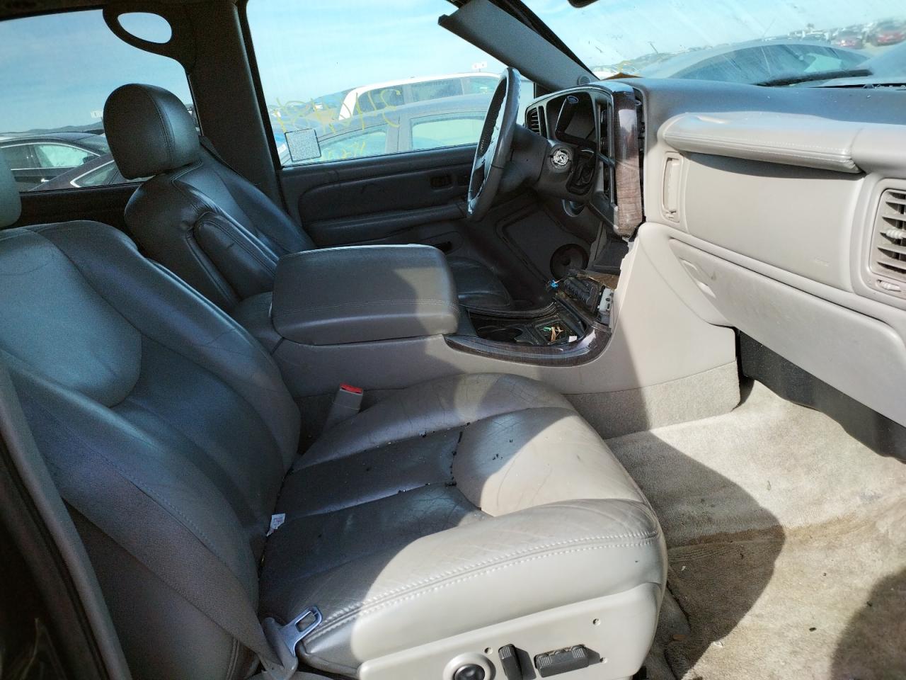Photo 5 from auction – 2004 GMC YUKON DENA with VIN 1GKEK63U64J230499