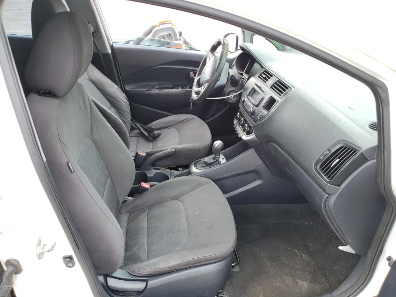 Photo 5 from auction – 2015 KIA RIO LX with VIN KNADM5A3XF6424042