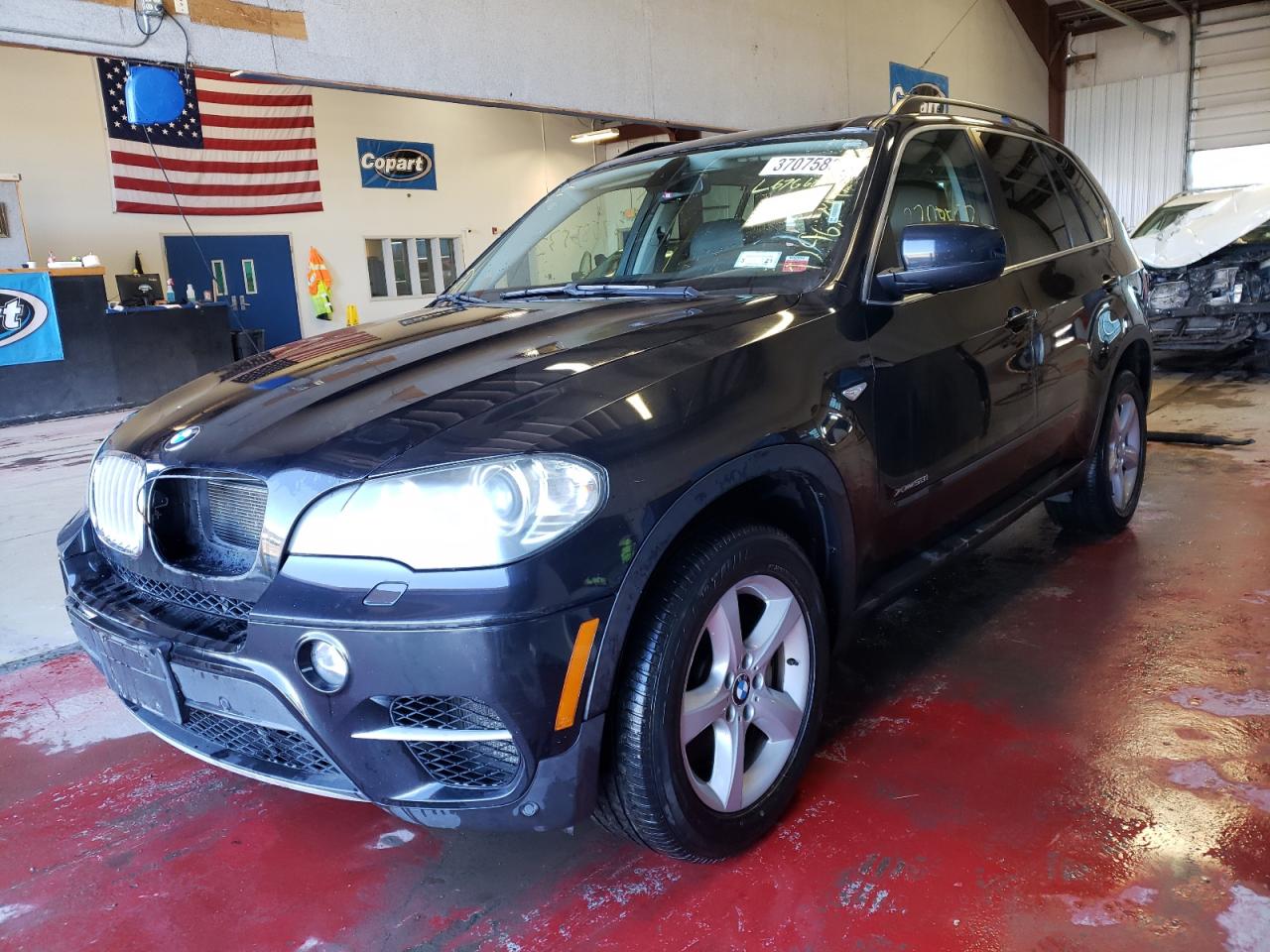 Photo 2 from auction – 2011 BMW X5 XDRIVE5 with VIN 5UXZV8C52BLL67660