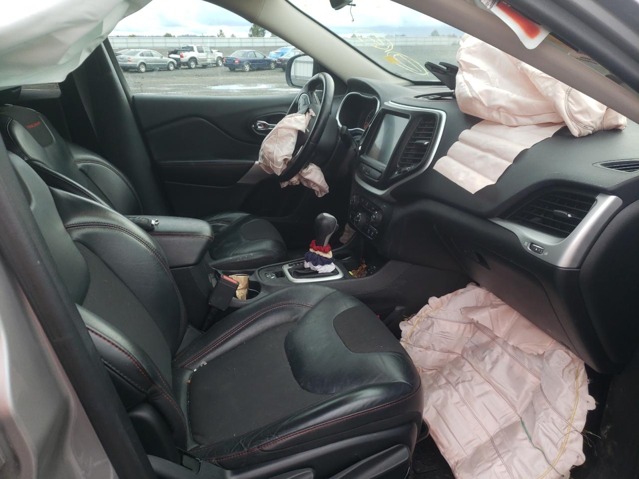 Photo 5 from auction – 2018 JEEP CHEROKEE T with VIN 1C4PJMBB7JD569164