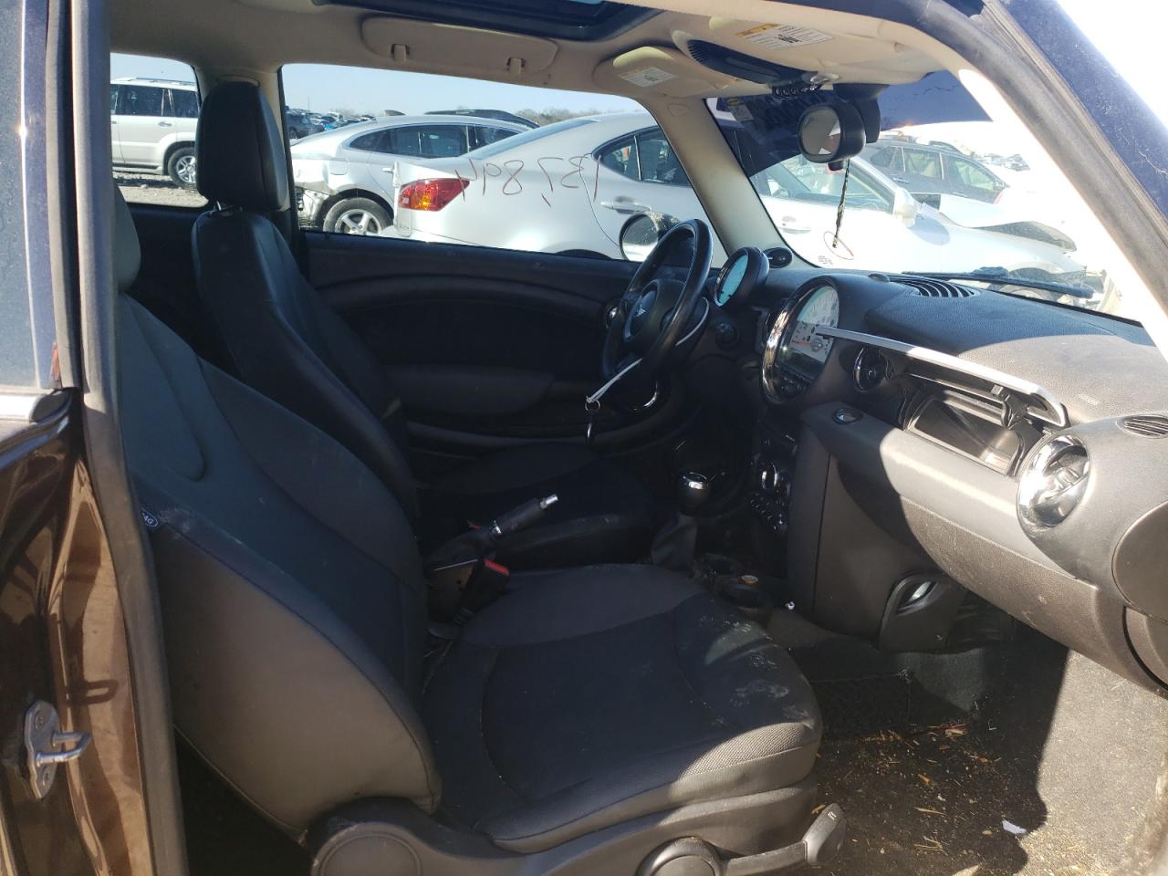 Photo 5 from auction – 2011 MINI COOPER CLU with VIN WMWZF3C57BTX81922