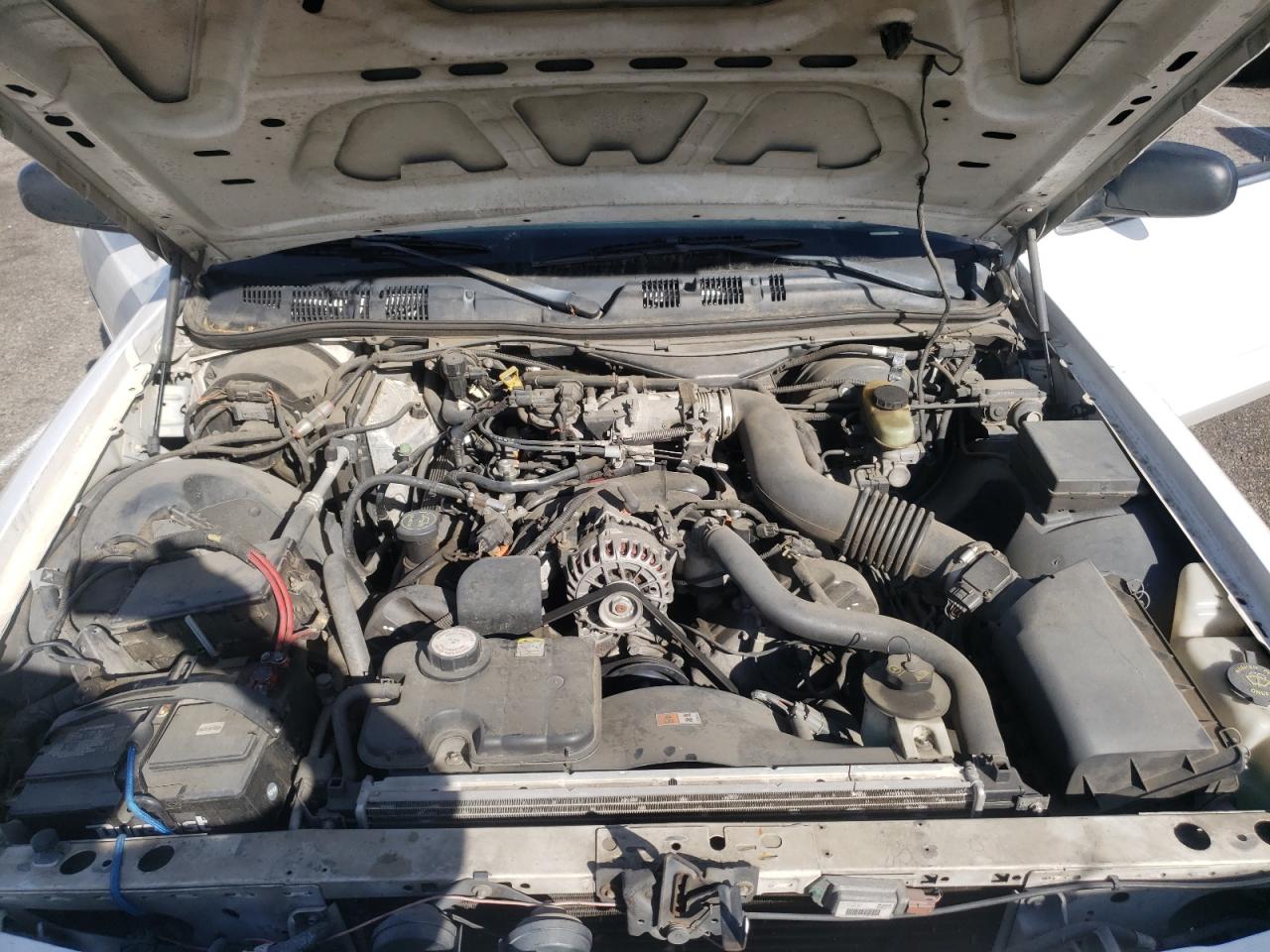 Photo 7 from auction – 2003 FORD CROWN VICT with VIN 2FAHP71W23X165523
