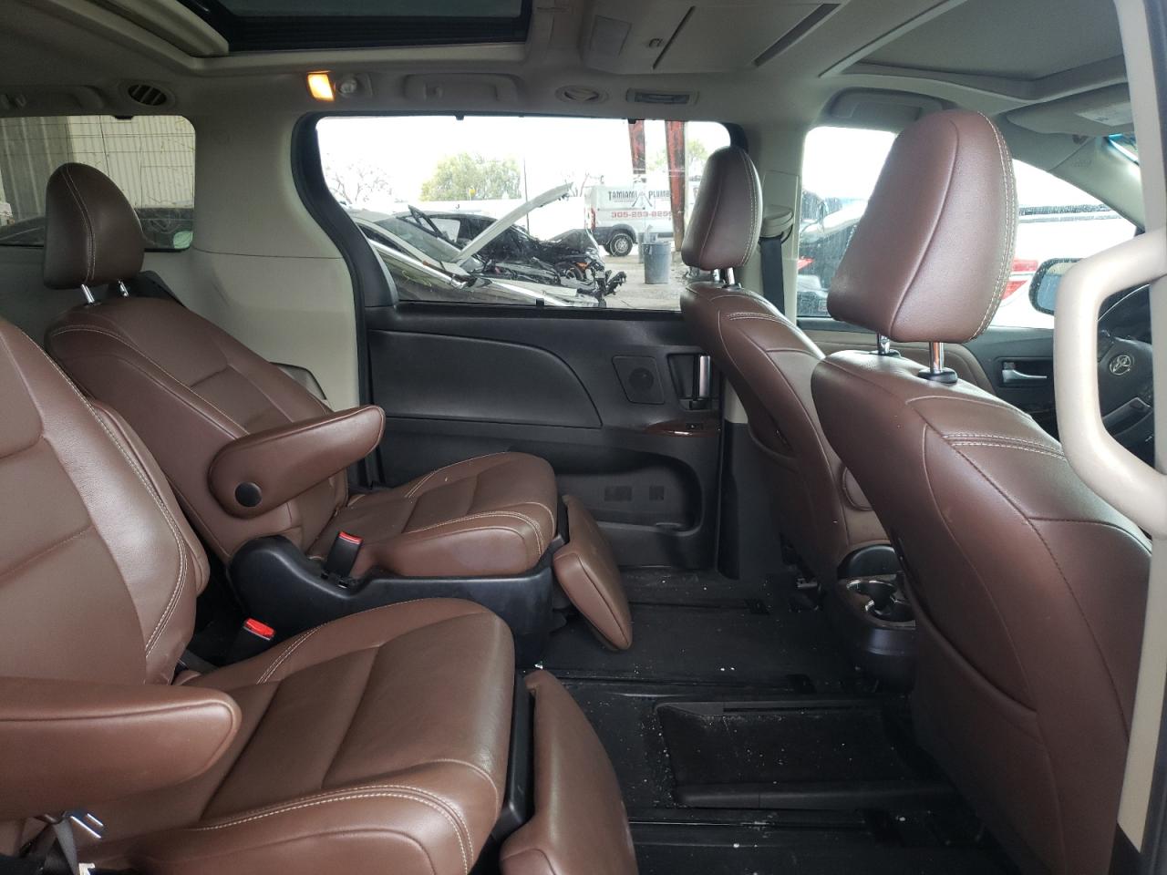 Photo 6 from auction – 2017 TOYOTA SIENNA XLE with VIN 5TDYZ3DC5HS799832