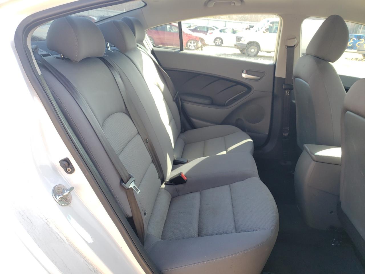 Photo 6 from auction – 2017 KIA FORTE LX with VIN 3KPFK4A78HE108358