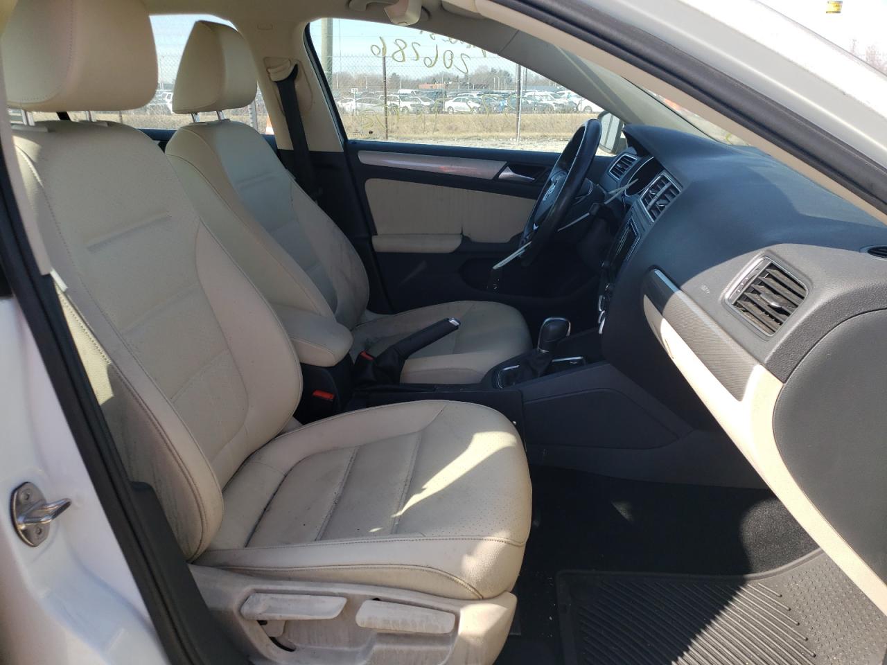 Photo 5 from auction – 2017 VOLKSWAGEN JETTA SE with VIN 3VWDB7AJ2HM399432