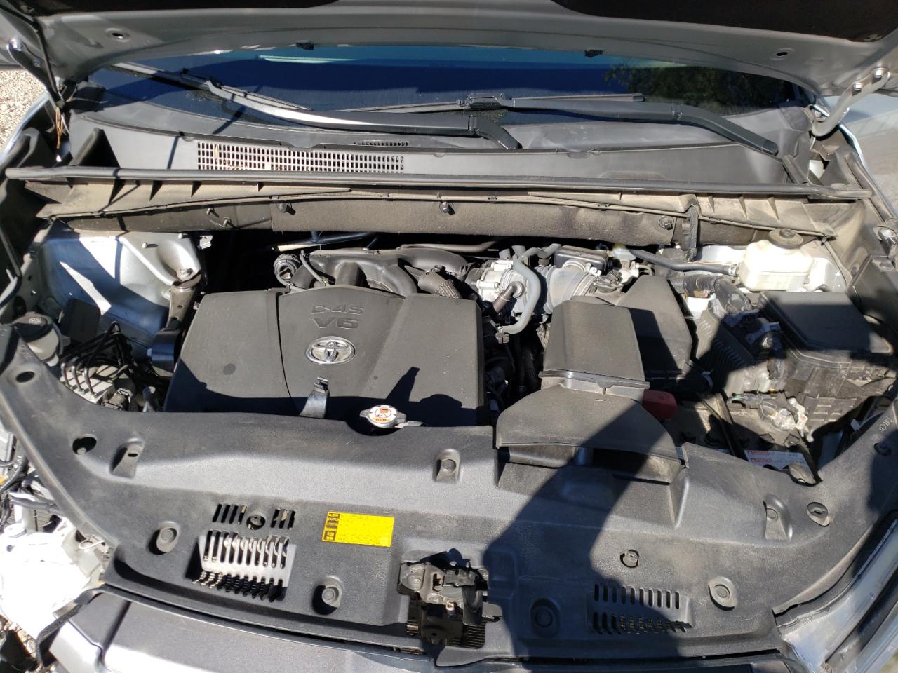 Фото 7 с аукциона – 2018 TOYOTA HIGHLANDER с VIN 5TDKZRFH3JS288241