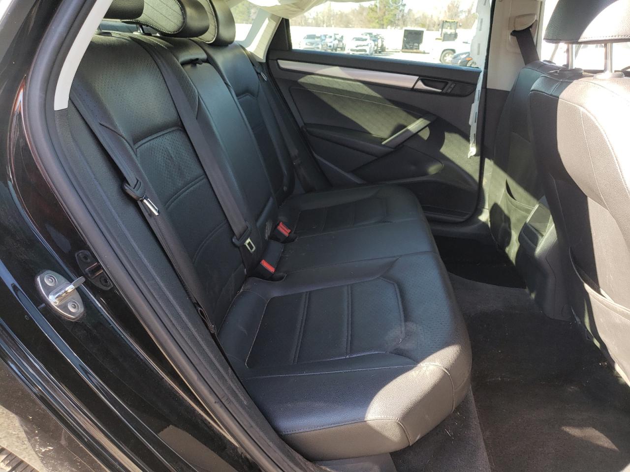 Photo 6 from auction – 2015 VOLKSWAGEN PASSAT S with VIN 1VWAS7A31FC101892