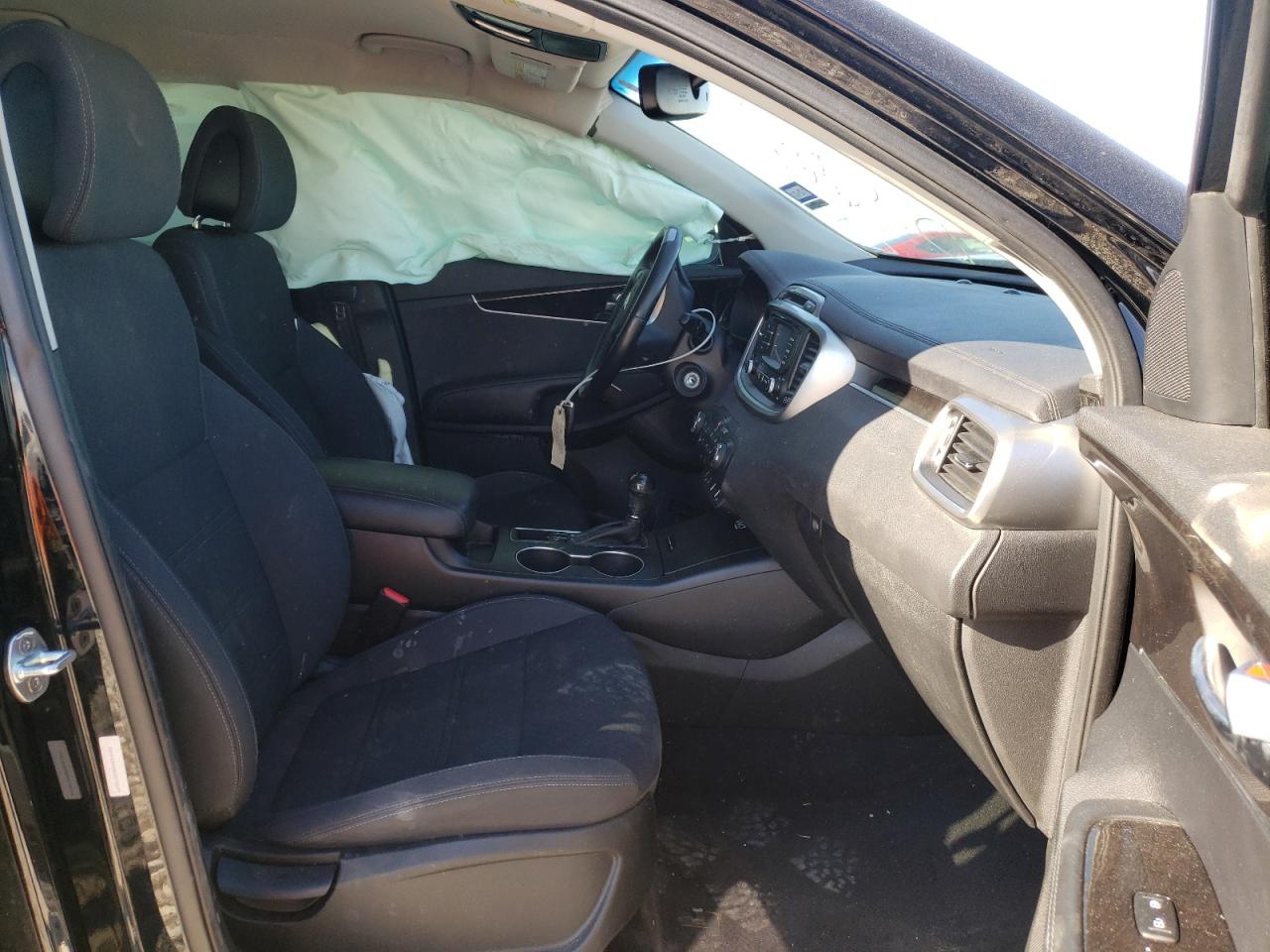 Photo 5 from auction – 2016 KIA SORENTO LX with VIN 5XYPG4A38GG078699