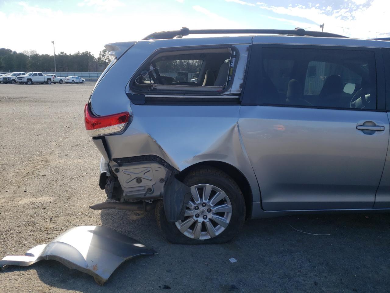 Photo 9 from auction – 2011 TOYOTA SIENNA LE with VIN 5TDJK3DC2BS008265