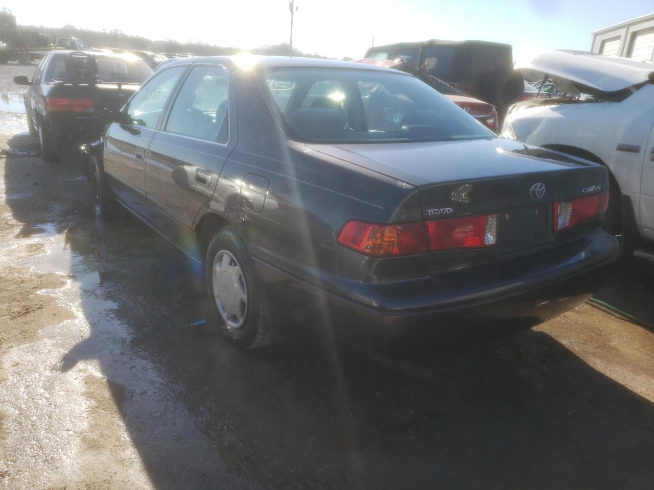 Photo 3 from auction – 2000 TOYOTA CAMRY CE with VIN 4T1BG22K2YU996142