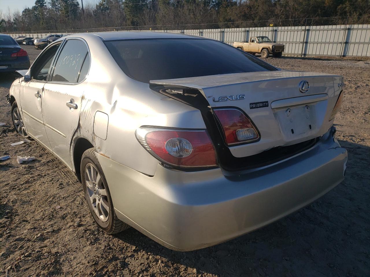 Photo 3 from auction – 2002 LEXUS ES 300 with VIN JTHBF30G020075935