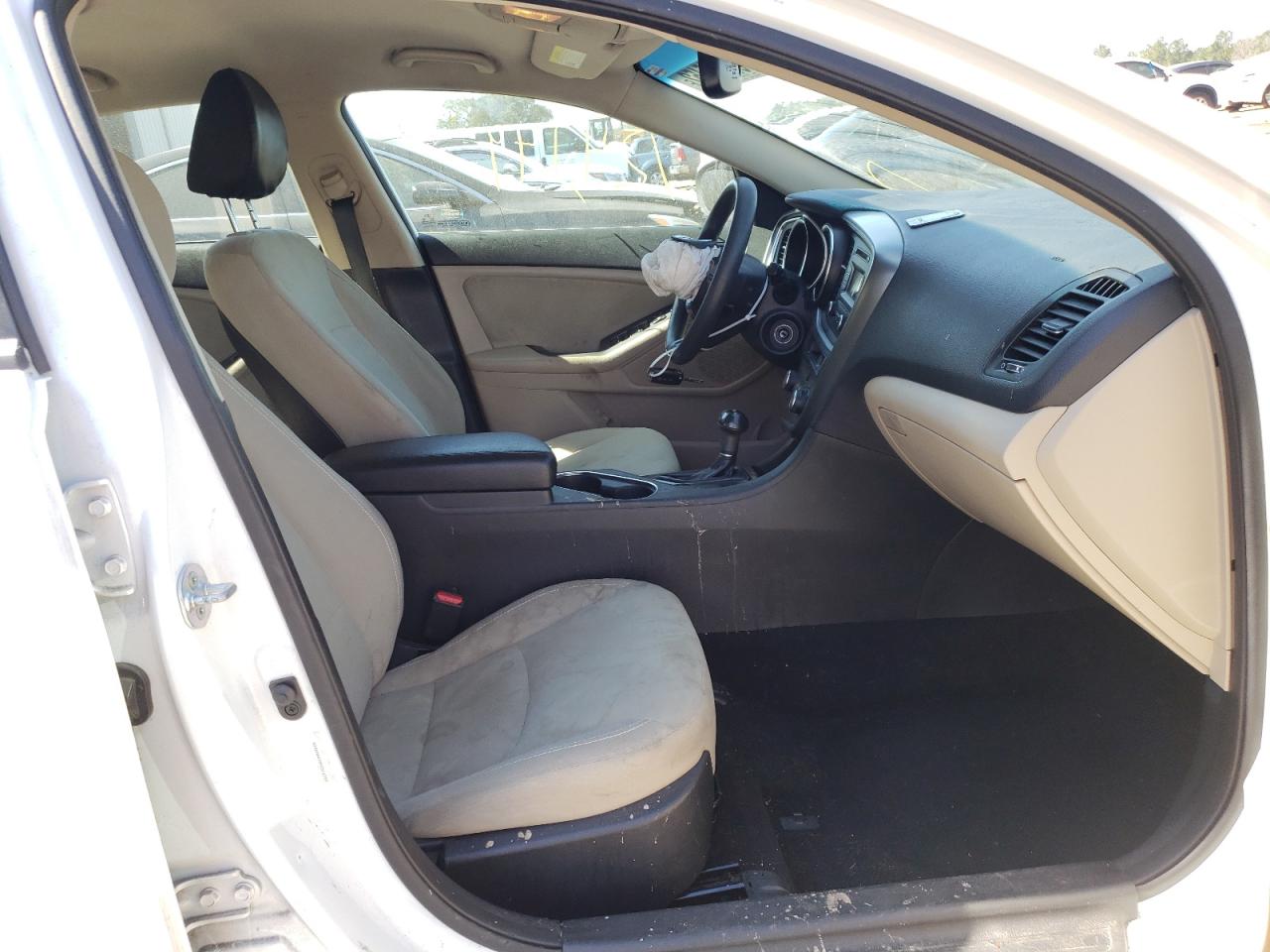 Photo 5 from auction – 2015 KIA OPTIMA LX with VIN 5XXGM4A70FG511737