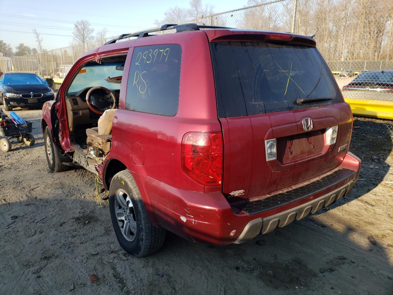 Photo 3 from auction – 2005 HONDA PILOT EX with VIN 5FNYF18485B064259