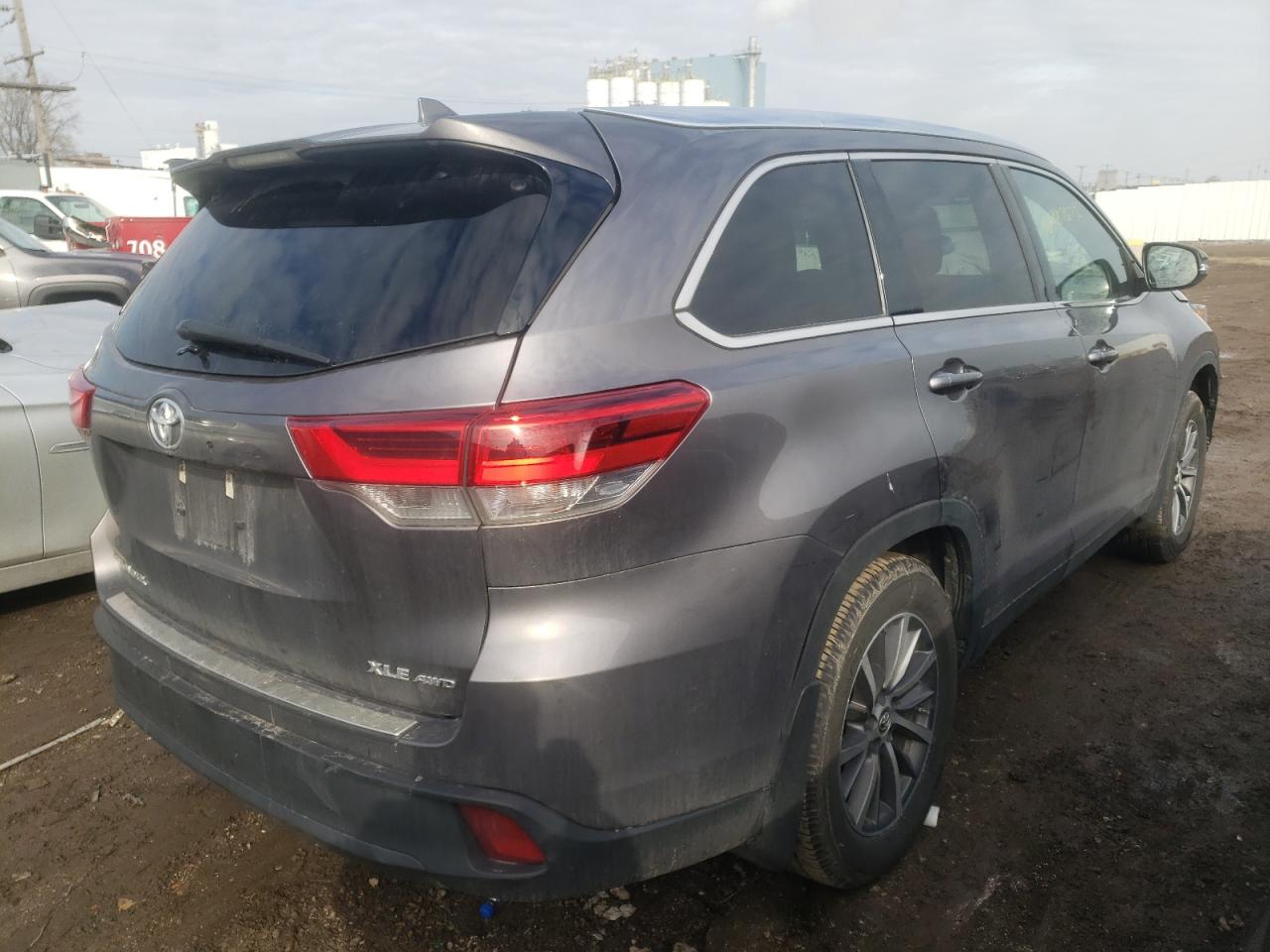 Photo 4 from auction – 2019 TOYOTA HIGHLANDER with VIN 5TDJZRFH7KS582559