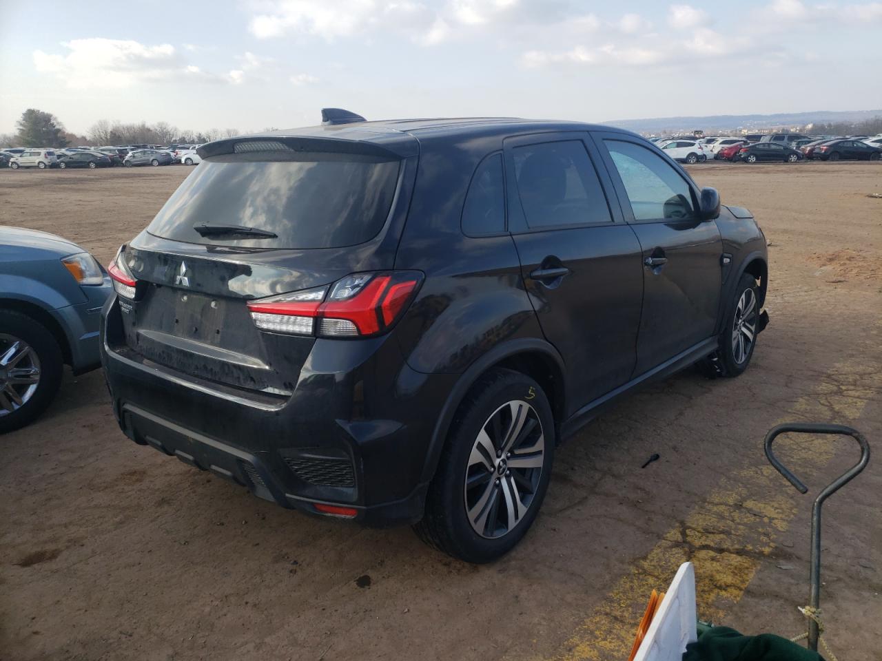 Photo 4 from auction – 2021 MITSUBISHI OUTLANDER with VIN JA4APUAU8MU003732