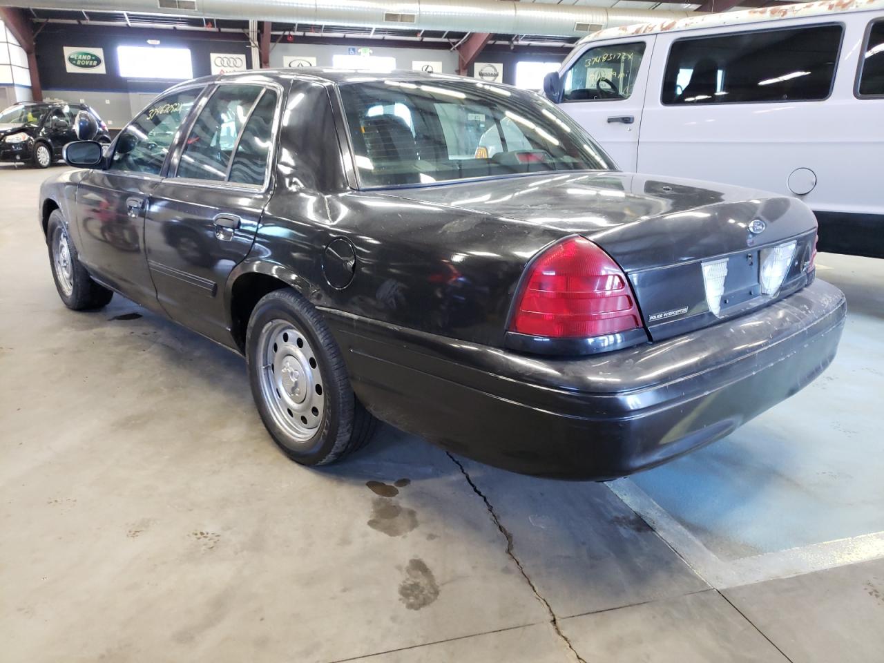 Photo 3 from auction – 2011 FORD CROWN VICT with VIN 2FABP7BV4BX133537