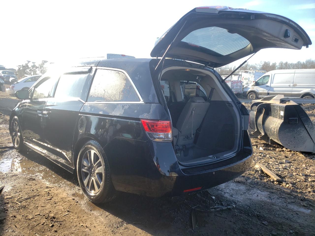 Photo 3 from auction – 2014 HONDA ODYSSEY TO with VIN 5FNRL5H97EB029034