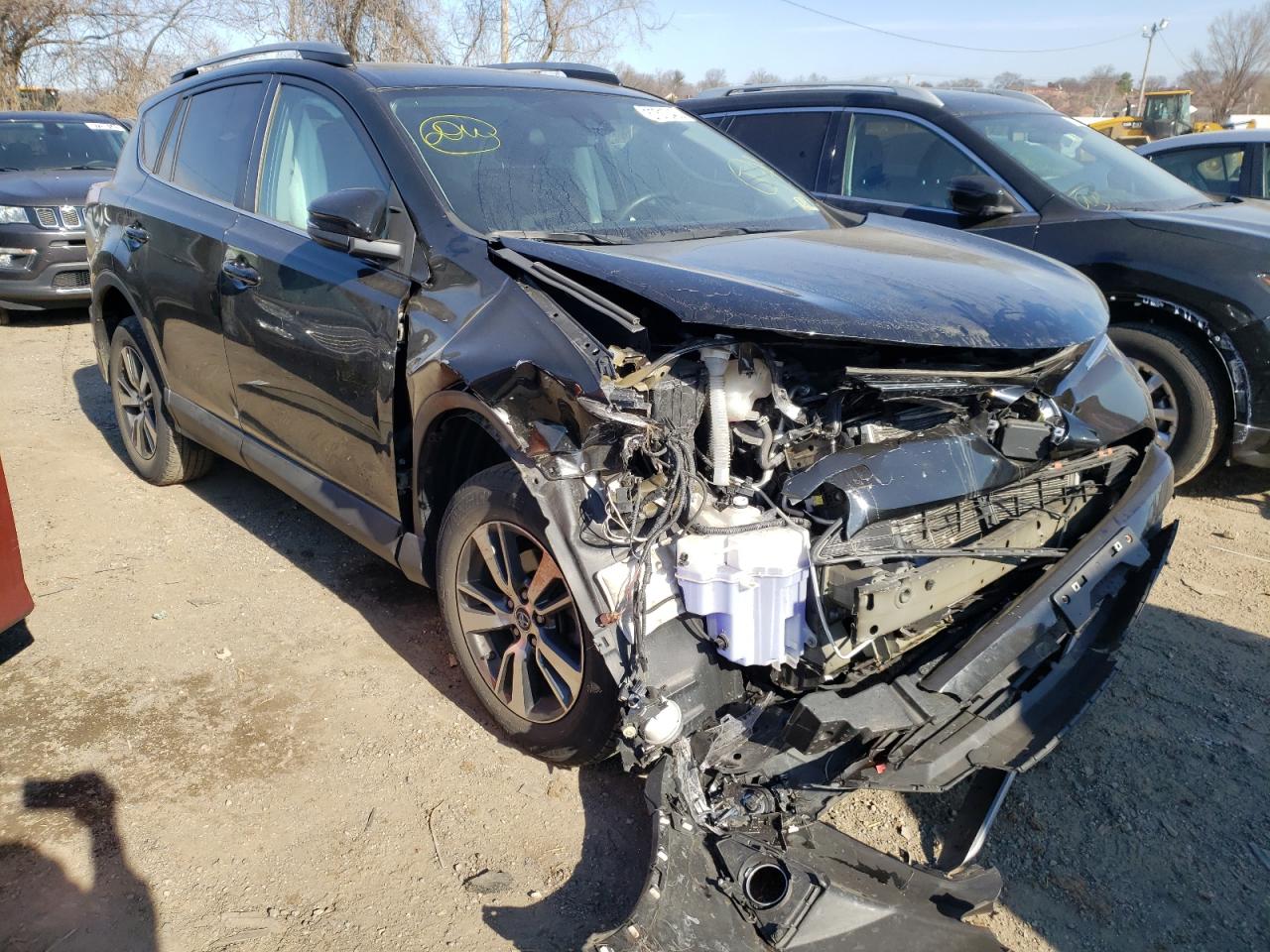 Photo 1 from auction – 2018 TOYOTA RAV4 ADVEN with VIN 2T3RFREV2JW717527