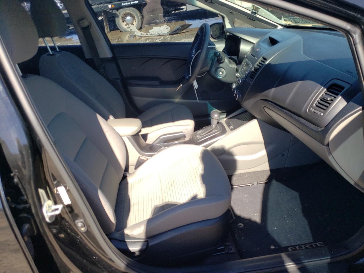 Photo 5 from auction – 2014 KIA FORTE LX with VIN KNAFX4A68E5235642
