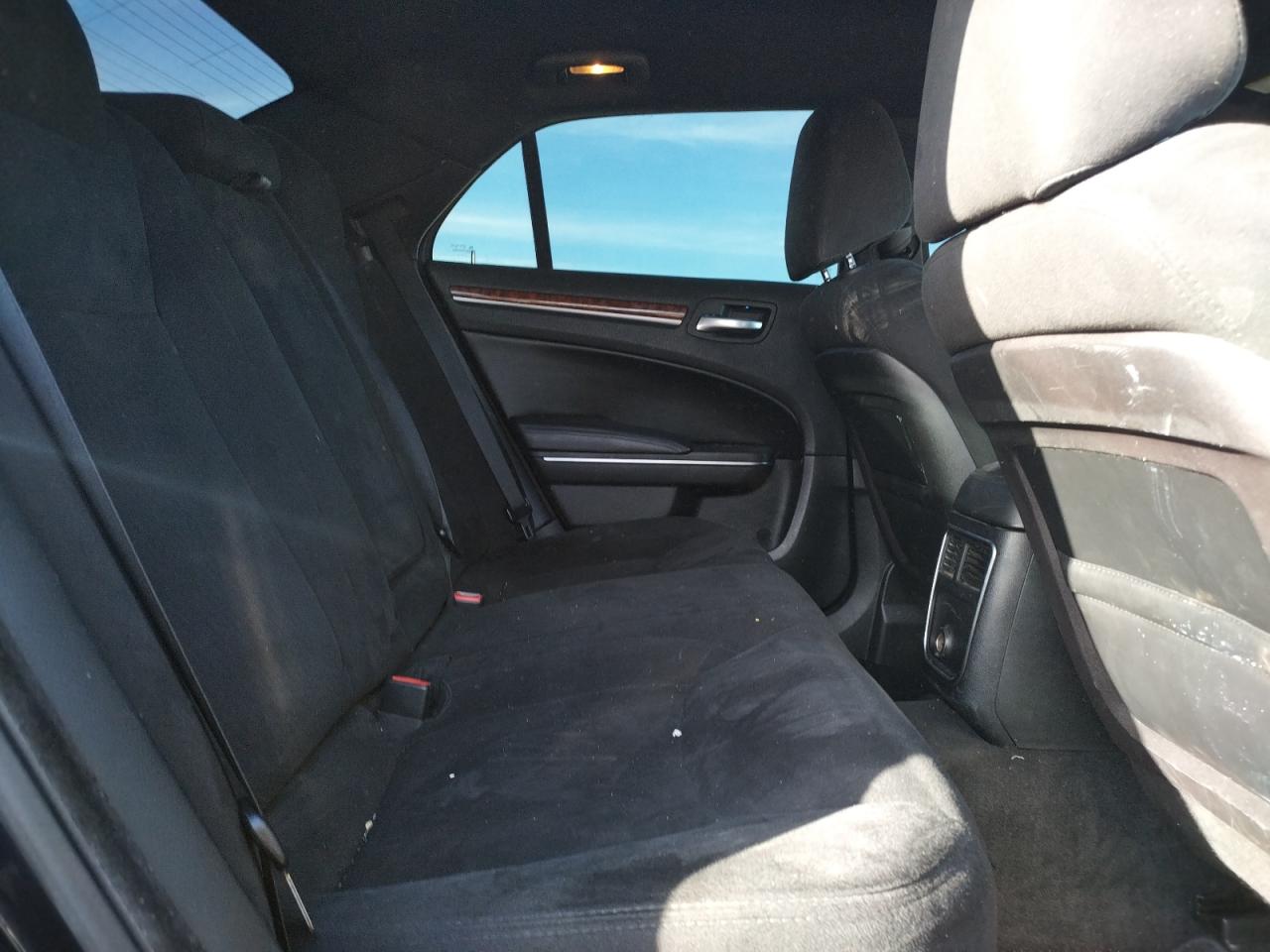 Photo 6 from auction – 2012 CHRYSLER 300 with VIN 2C3CCAAG5CH117986