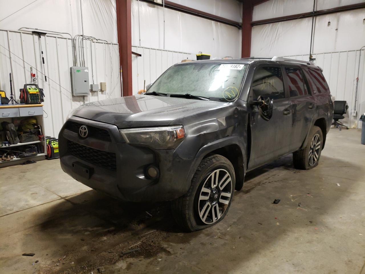 Photo 2 from auction – 2018 TOYOTA 4RUNNER SR with VIN JTEBU5JR9J5497895