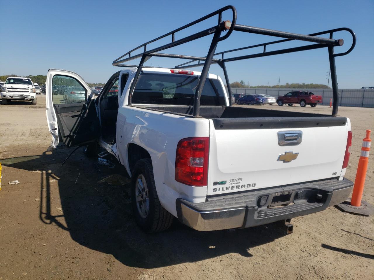 Photo 3 from auction – 2010 CHEVROLET SILVERADO with VIN 1GCSCREA5AZ105278