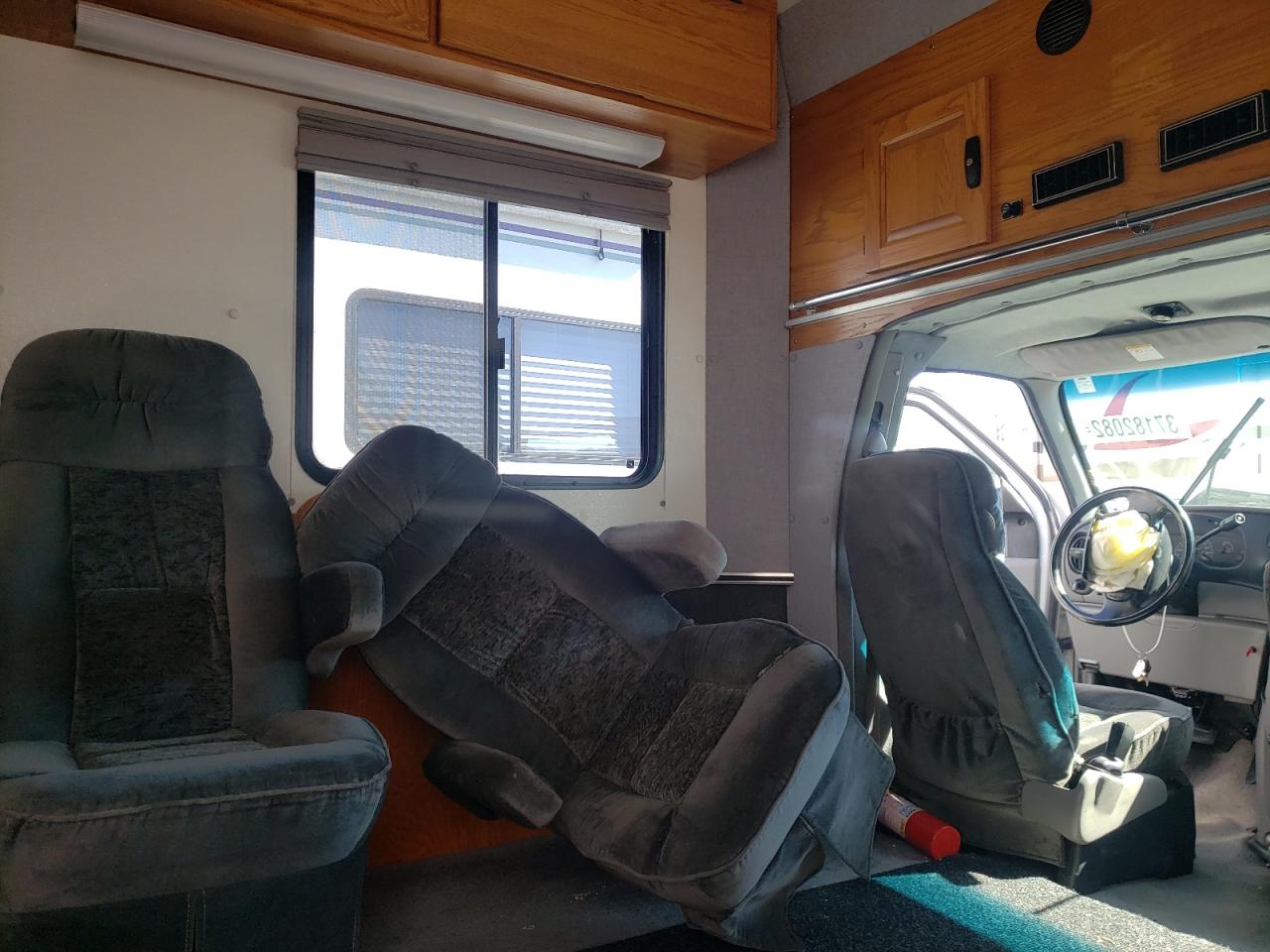 Photo 9 from auction – 2001 FORD E350 COMM with VIN 1FDWE35F51HB61694