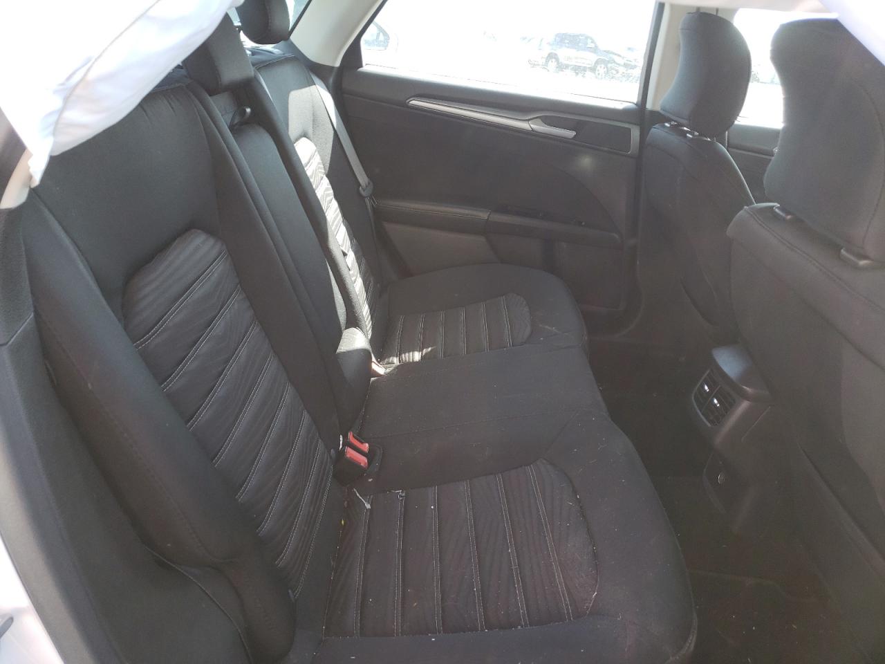 Photo 6 from auction – 2016 FORD FUSION SE with VIN 3FA6P0HD0GR157041
