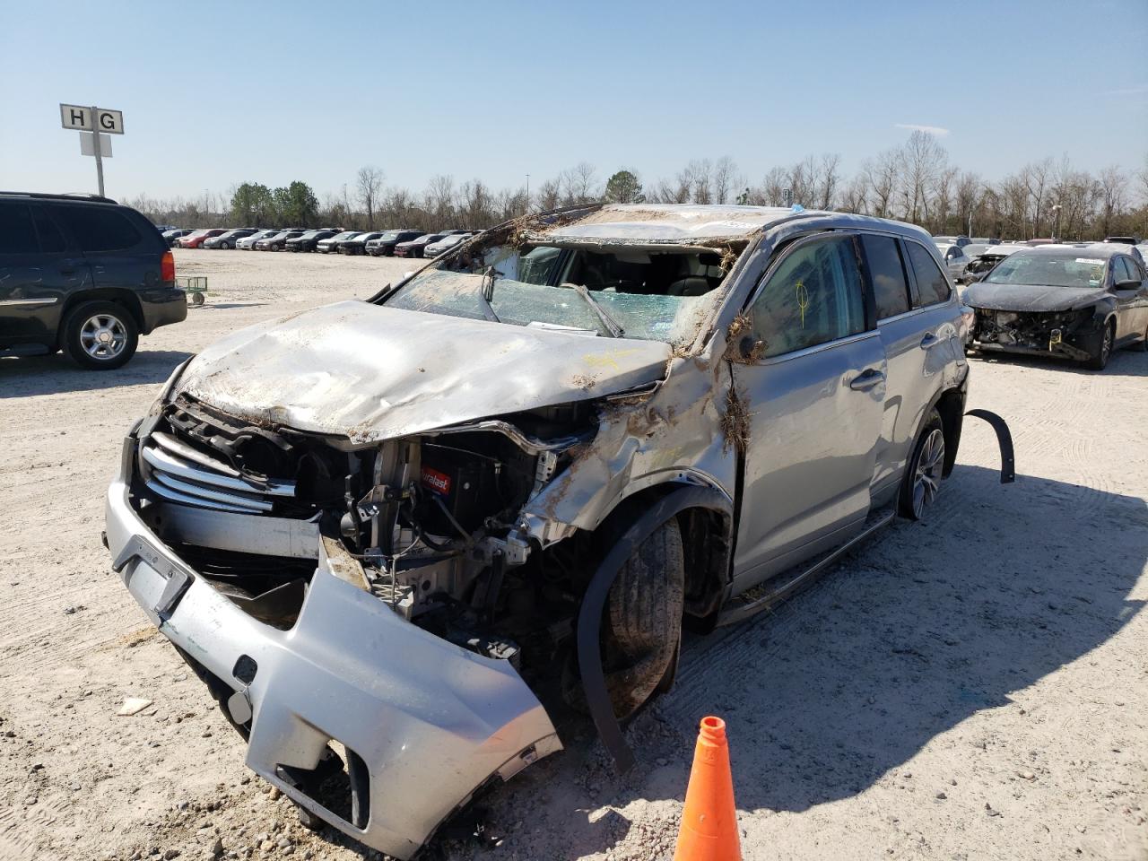 Photo 2 from auction – 2016 TOYOTA HIGHLANDER with VIN 5TDZKRFH5GS168968