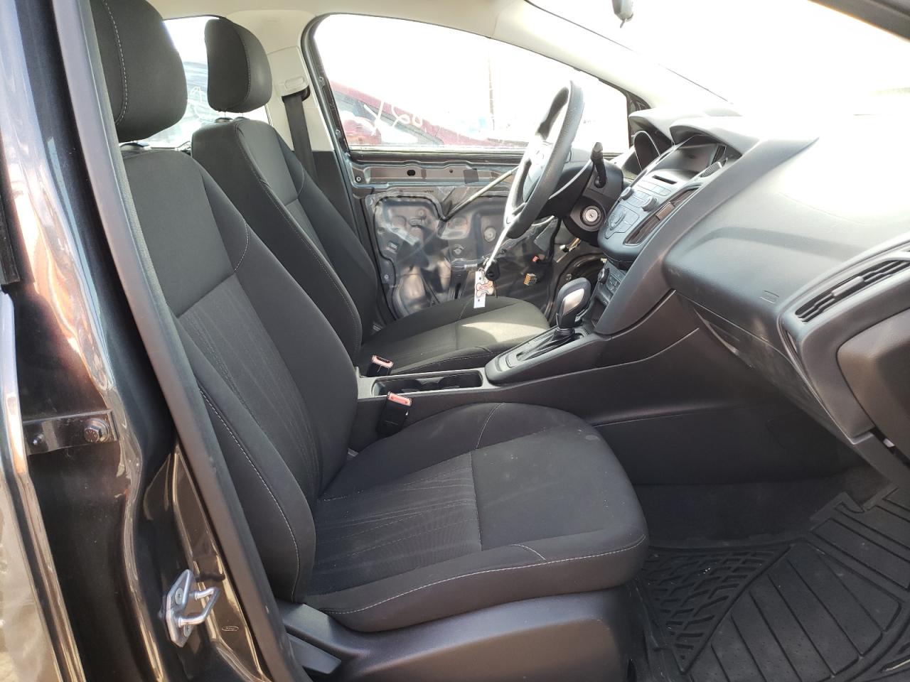 Photo 5 from auction – 2016 FORD FOCUS S with VIN 1FADP3E22GL262075