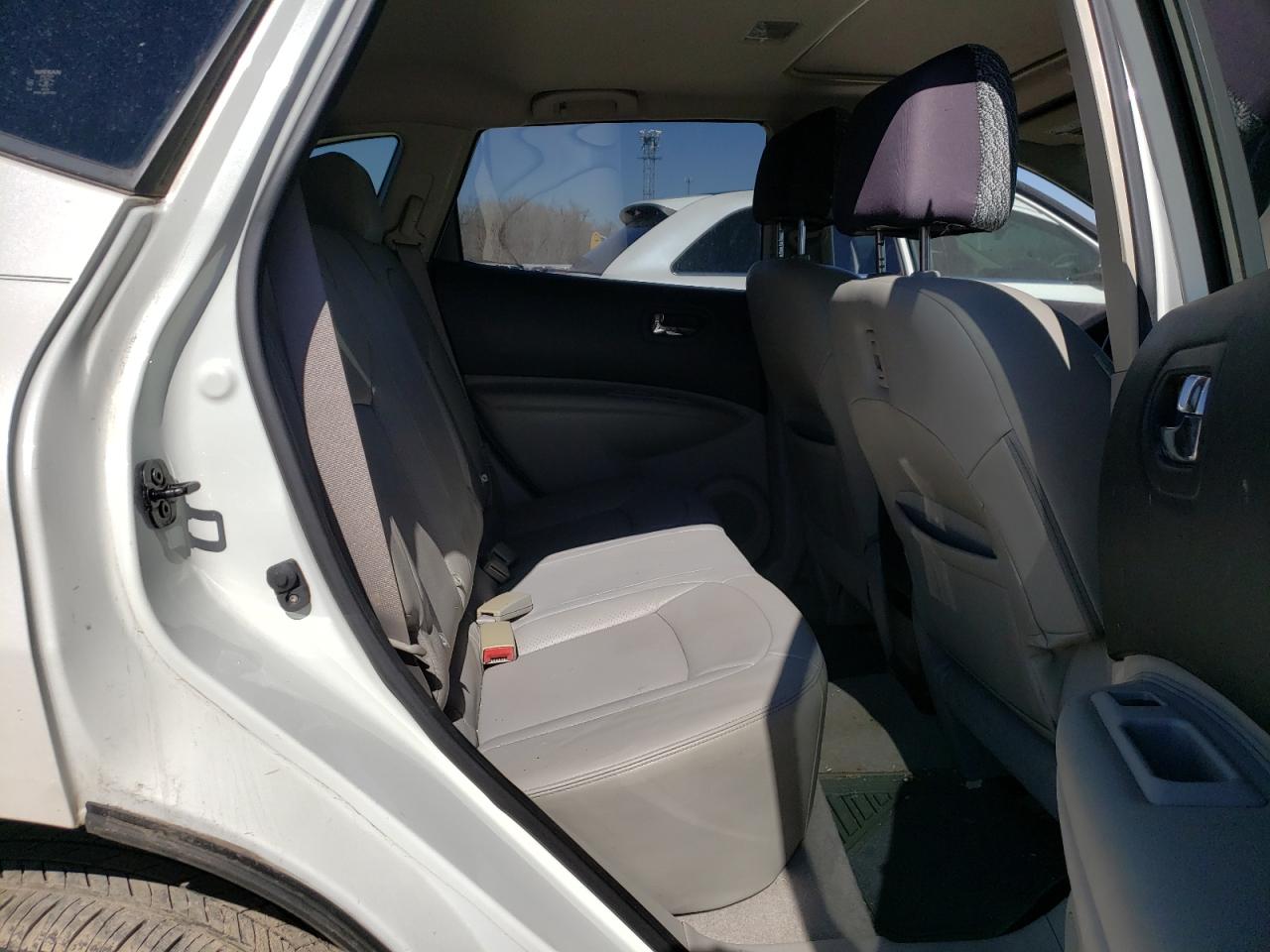 Photo 6 from auction – 2011 NISSAN ROGUE S with VIN JN8AS5MT2BW181414