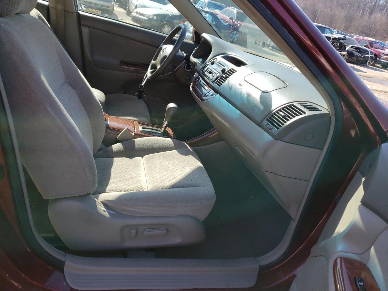 Photo 5 from auction – 2002 TOYOTA CAMRY LE with VIN 4T1BE30K02U098970