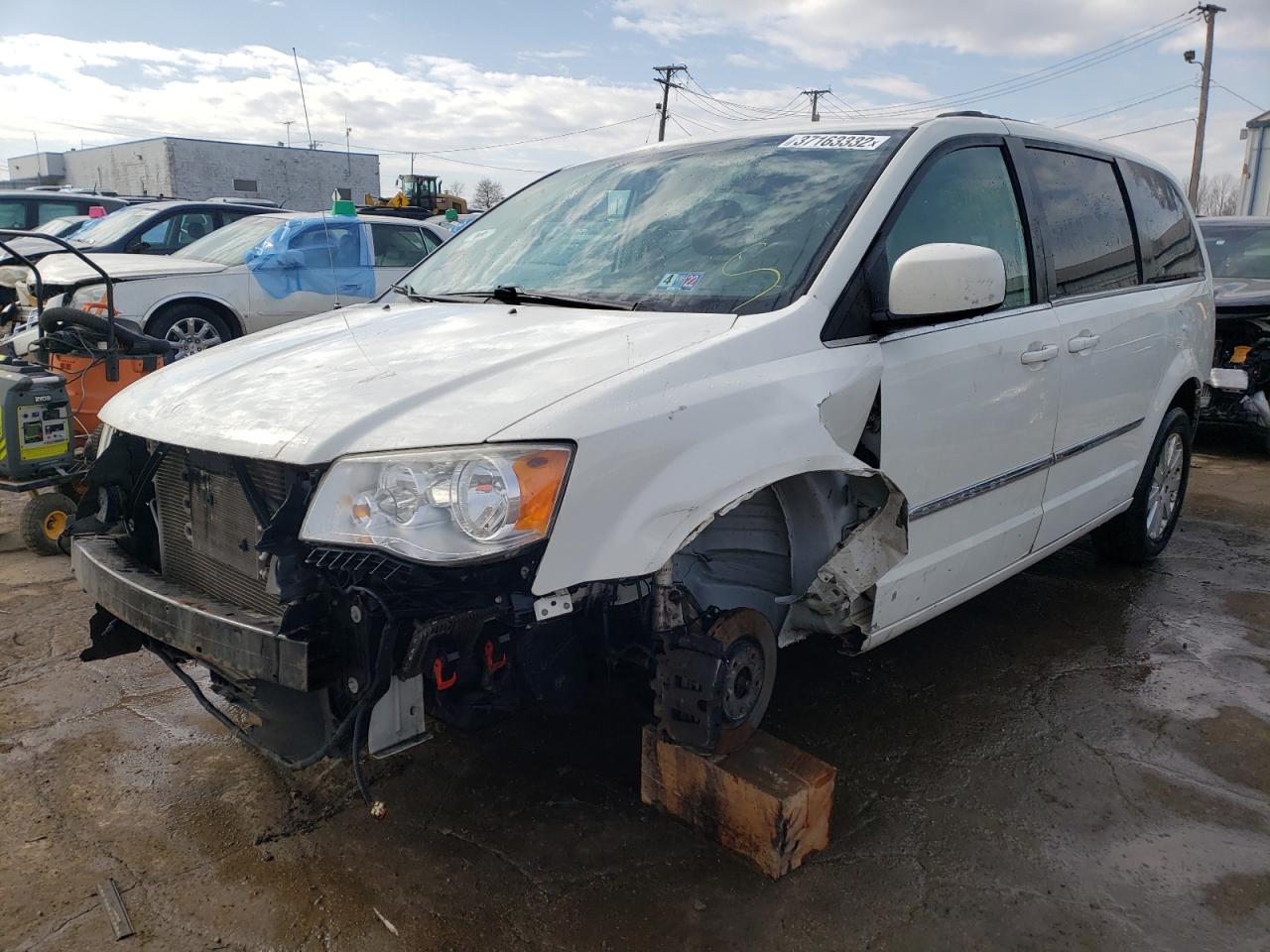 Photo 2 from auction – 2013 CHRYSLER TOWN & COU with VIN 2C4RC1BG6DR722325