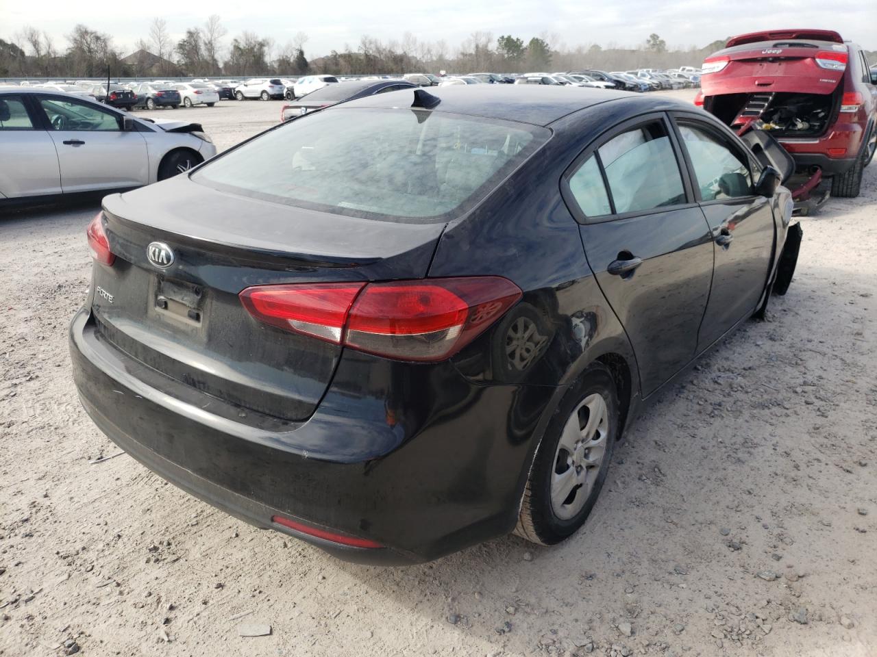 Photo 4 from auction – 2017 KIA FORTE LX with VIN 3KPFK4A7XHE081129
