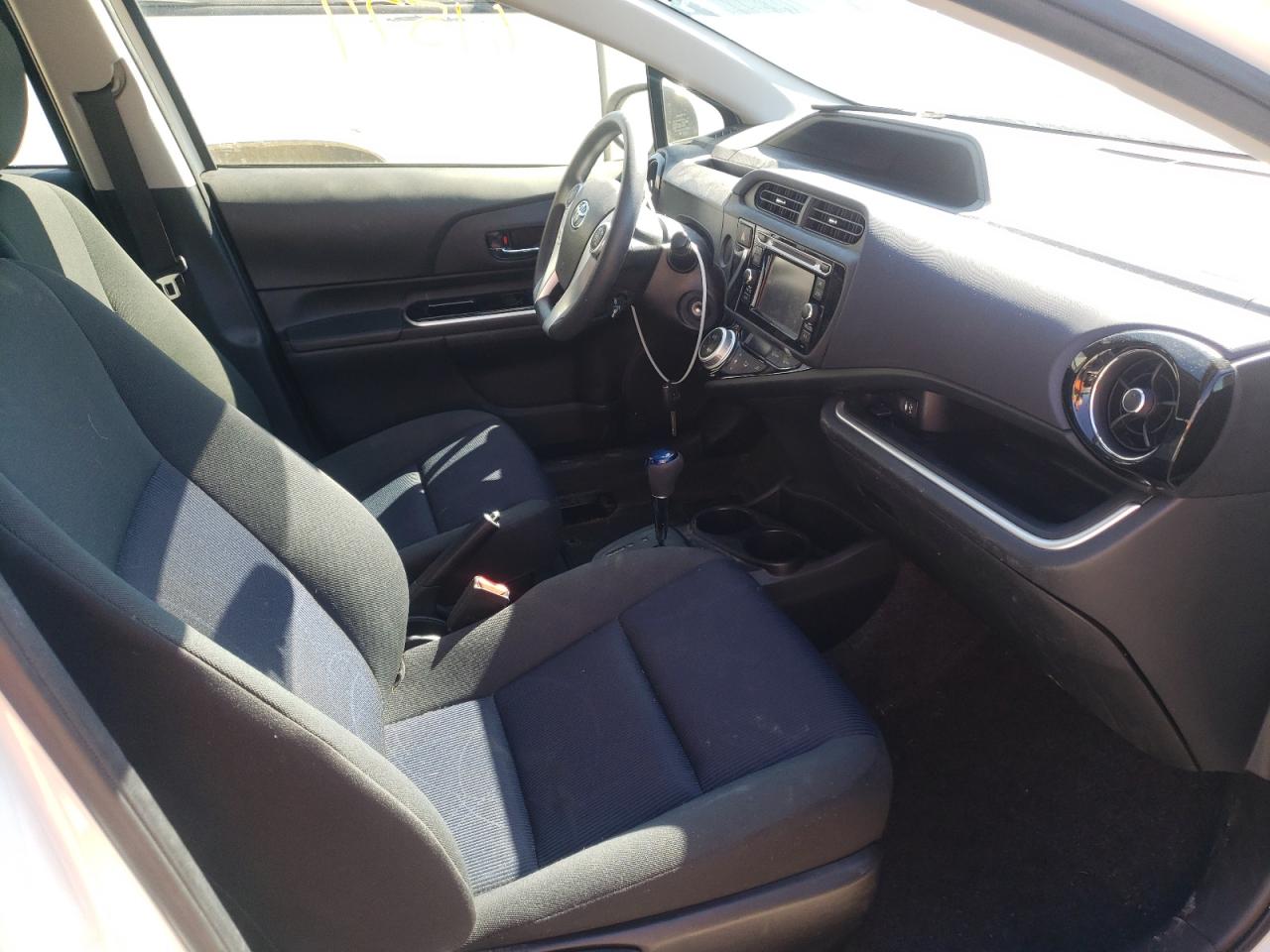 Photo 5 from auction – 2015 TOYOTA PRIUS C with VIN JTDKDTB38F1103434