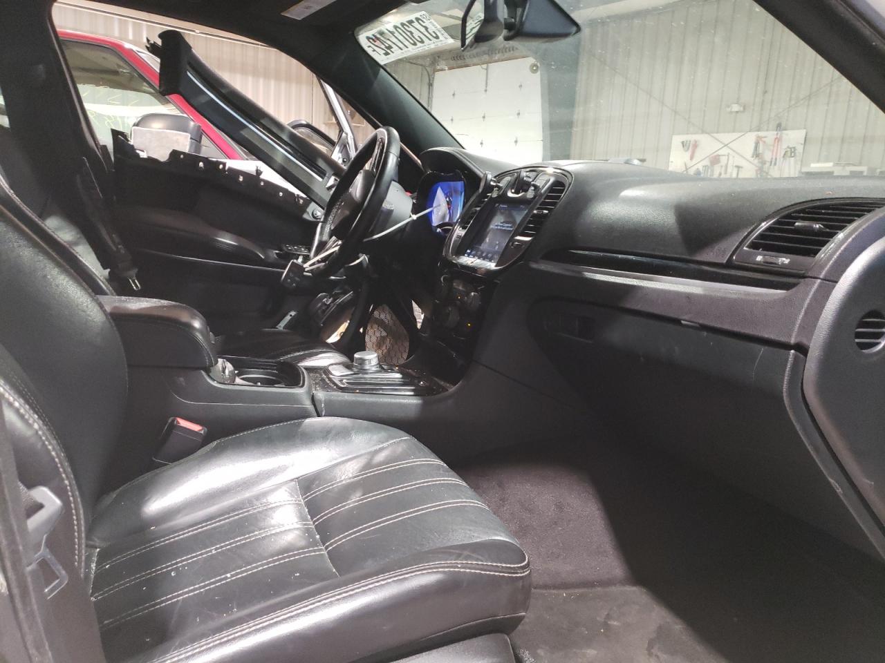 Photo 5 from auction – 2018 CHRYSLER 300 with VIN 2C3CCABG7JH243990
