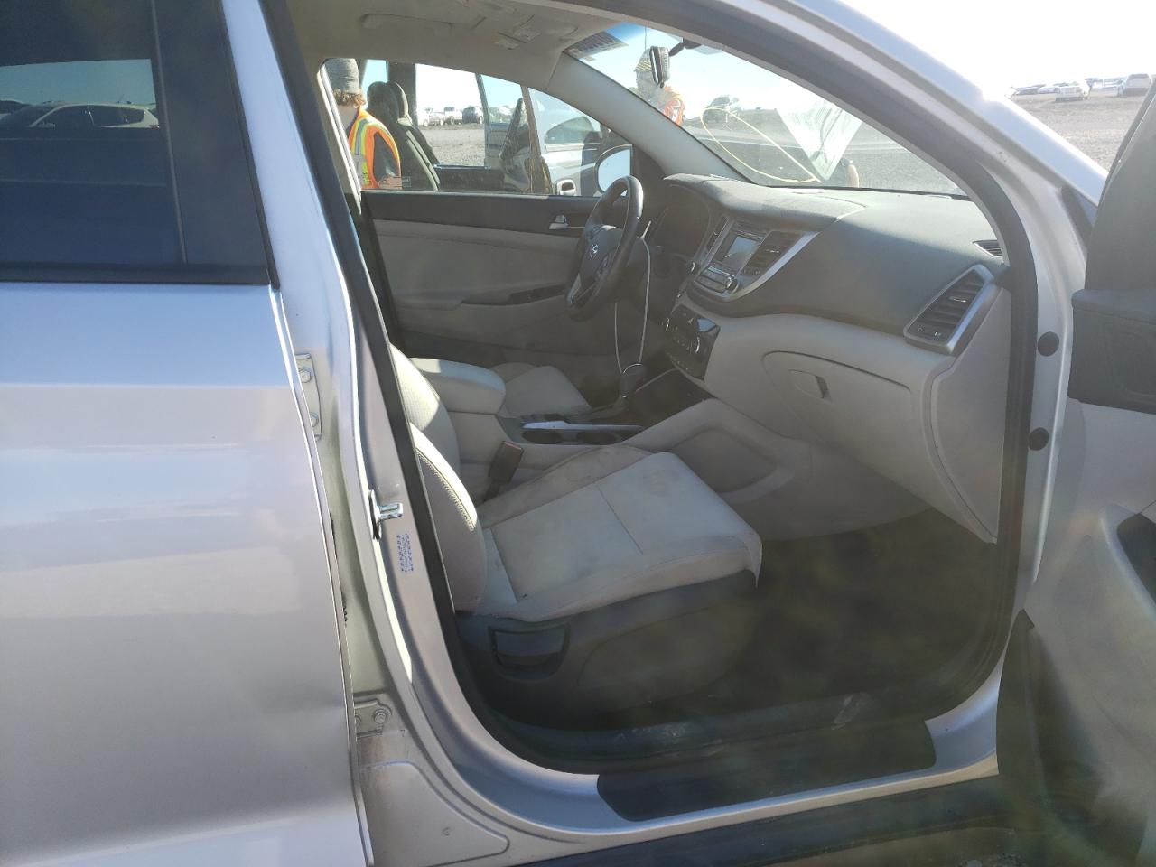 Photo 5 from auction – 2016 HYUNDAI TUCSON LIM with VIN KM8J33A29GU079910