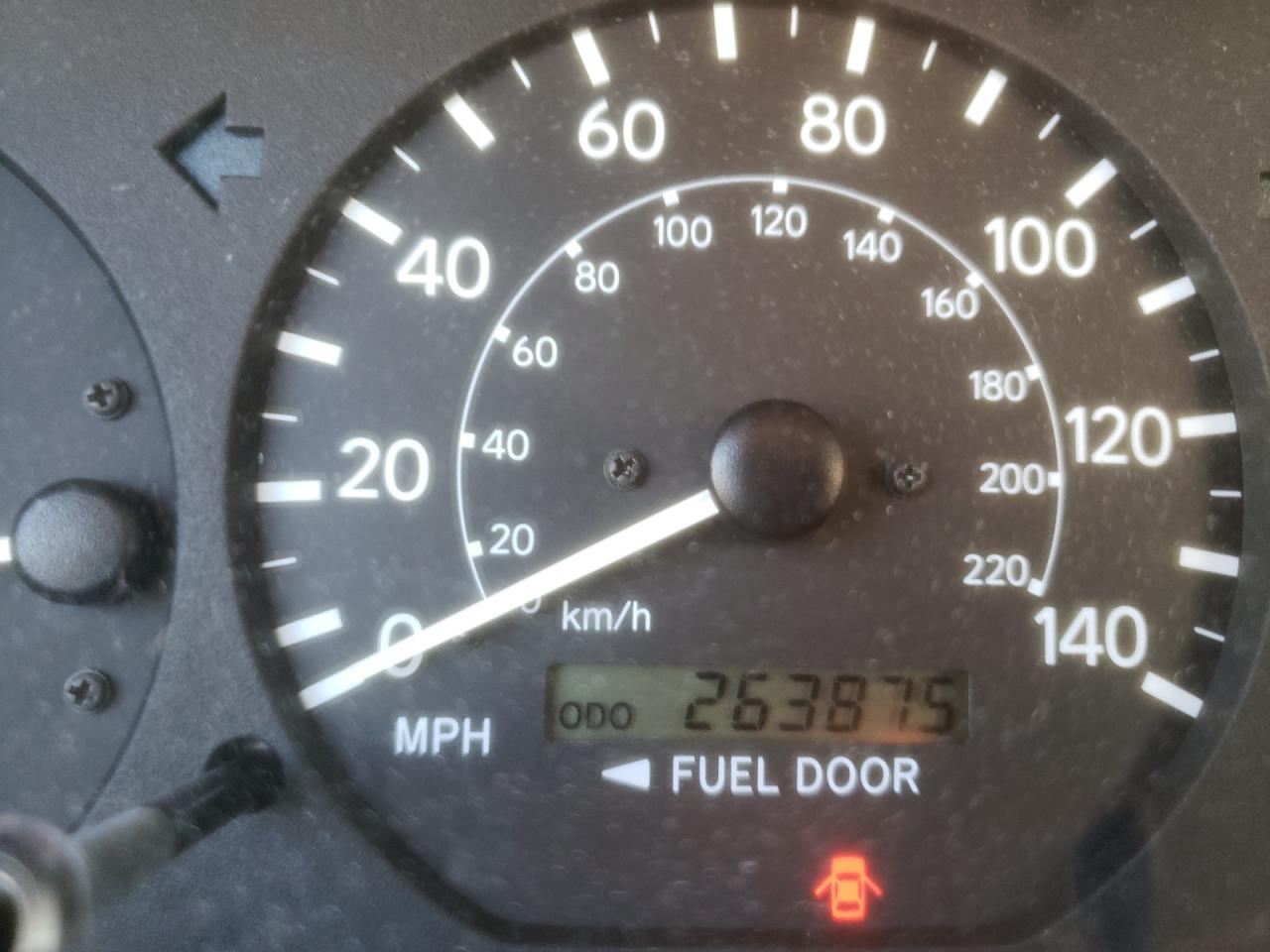 Photo 8 from auction – 2000 TOYOTA CAMRY CE with VIN 4T1BG22K2YU996142