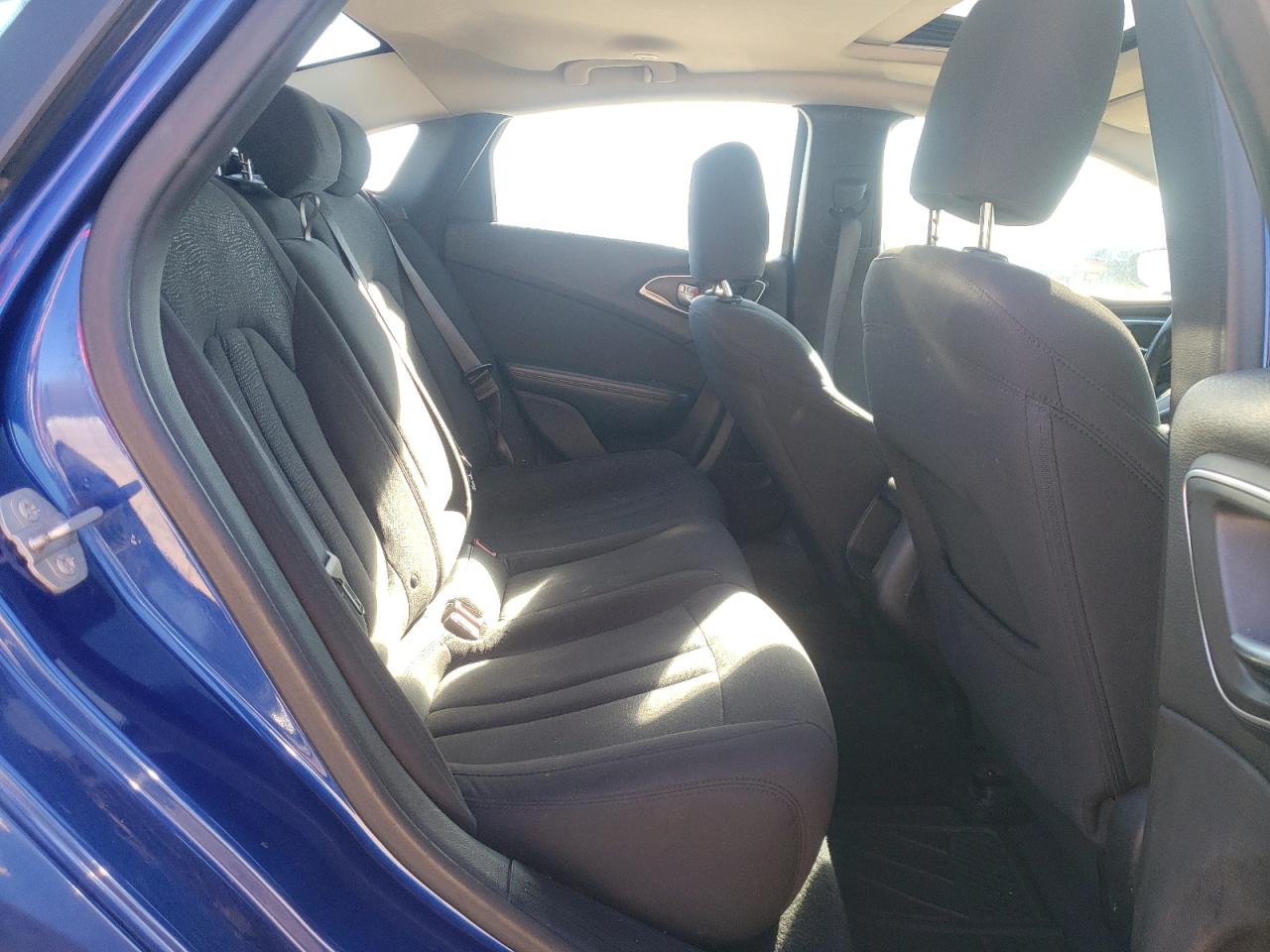 Photo 6 from auction – 2015 CHRYSLER 200 LIMITE with VIN 1C3CCCABXFN553017