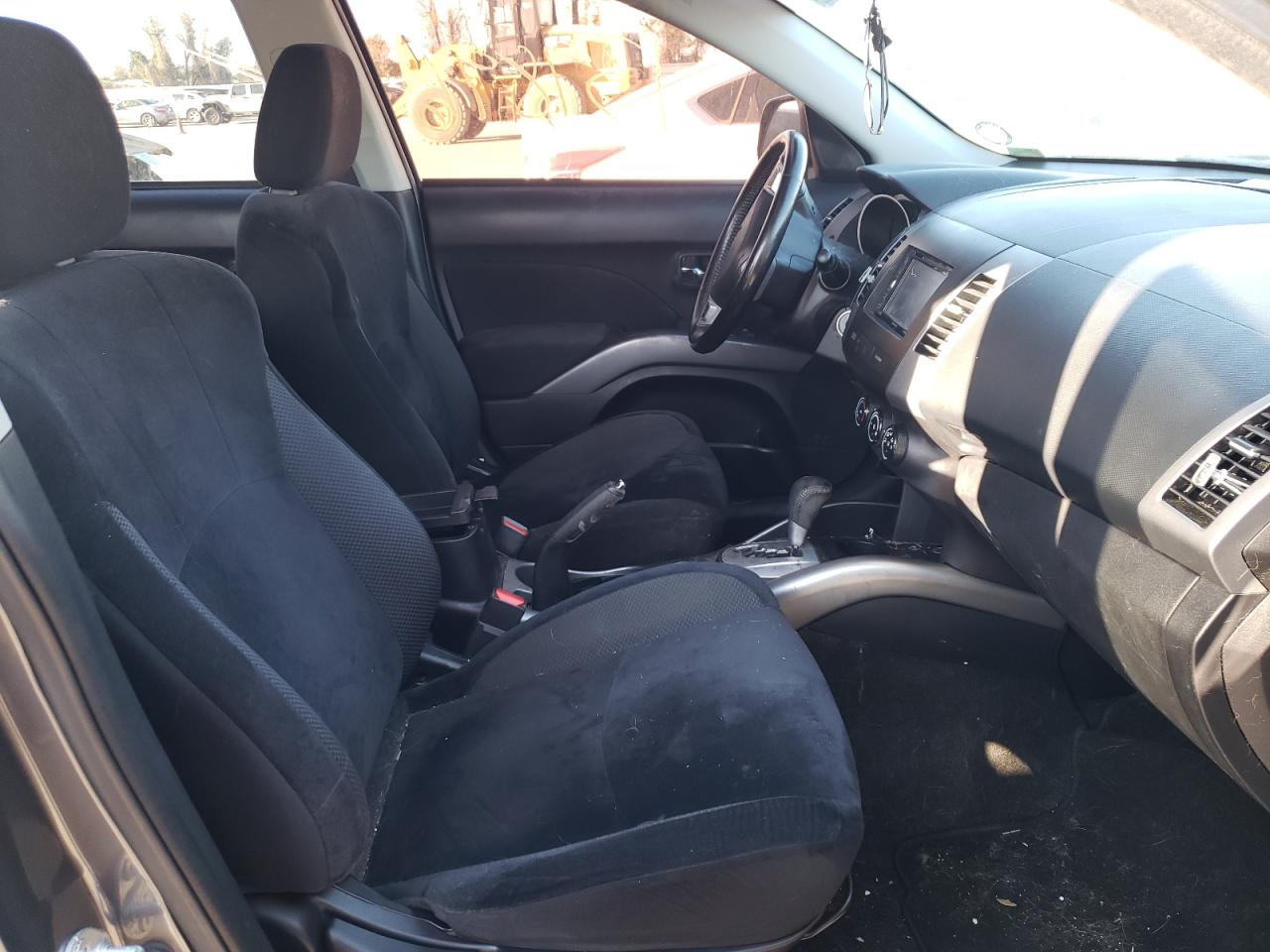 Photo 5 from auction – 2012 MITSUBISHI OUTLANDER with VIN JA4AS2AW5CU003108